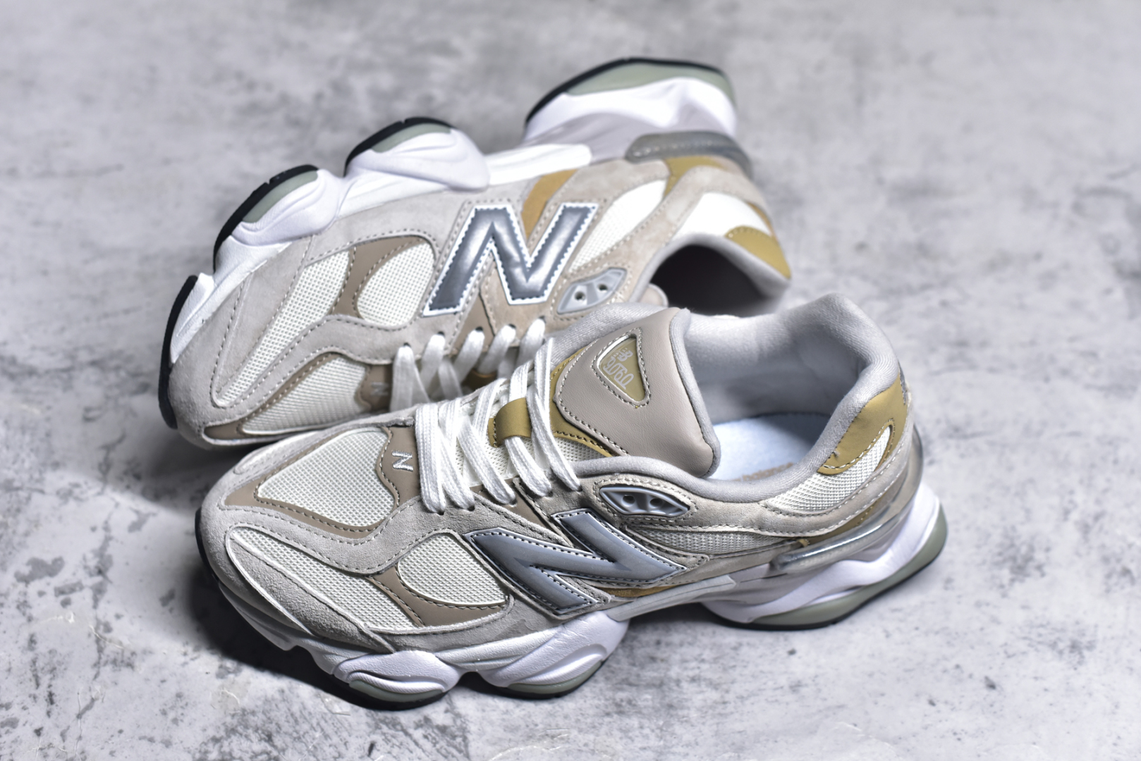 图片[7]-#NB 新百伦 New Balance NB9060小象蹄男女款9060舒适百搭老爹鞋。全新 9060 款式将经典风格与现代设计融合到日常多功能性中。 9060 重新诠释了源自经典 99X 型号的熟悉元素，其灵感来自于 Y2K 时代的未来主义和美学。 鞋面在990 的基础中进行了扩展和使用，以提供可见的运动感，中底采用 ABZORB 和 SBS 熟悉的缓震平台以提供舒适感。 类型：男女鞋 尺码：36-45含半码-选品中心
