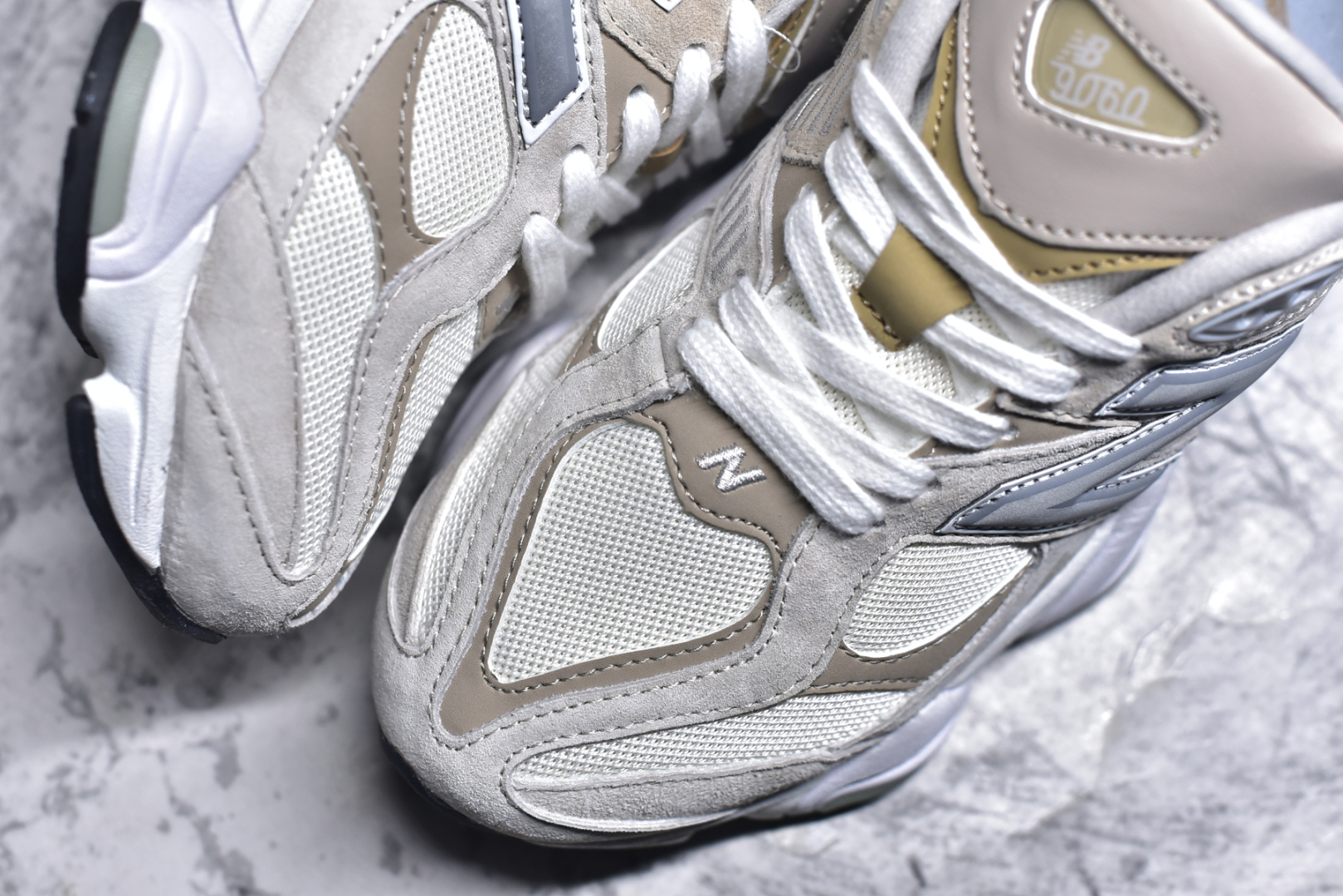 图片[8]-#NB 新百伦 New Balance NB9060小象蹄男女款9060舒适百搭老爹鞋。全新 9060 款式将经典风格与现代设计融合到日常多功能性中。 9060 重新诠释了源自经典 99X 型号的熟悉元素，其灵感来自于 Y2K 时代的未来主义和美学。 鞋面在990 的基础中进行了扩展和使用，以提供可见的运动感，中底采用 ABZORB 和 SBS 熟悉的缓震平台以提供舒适感。 类型：男女鞋 尺码：36-45含半码-选品中心