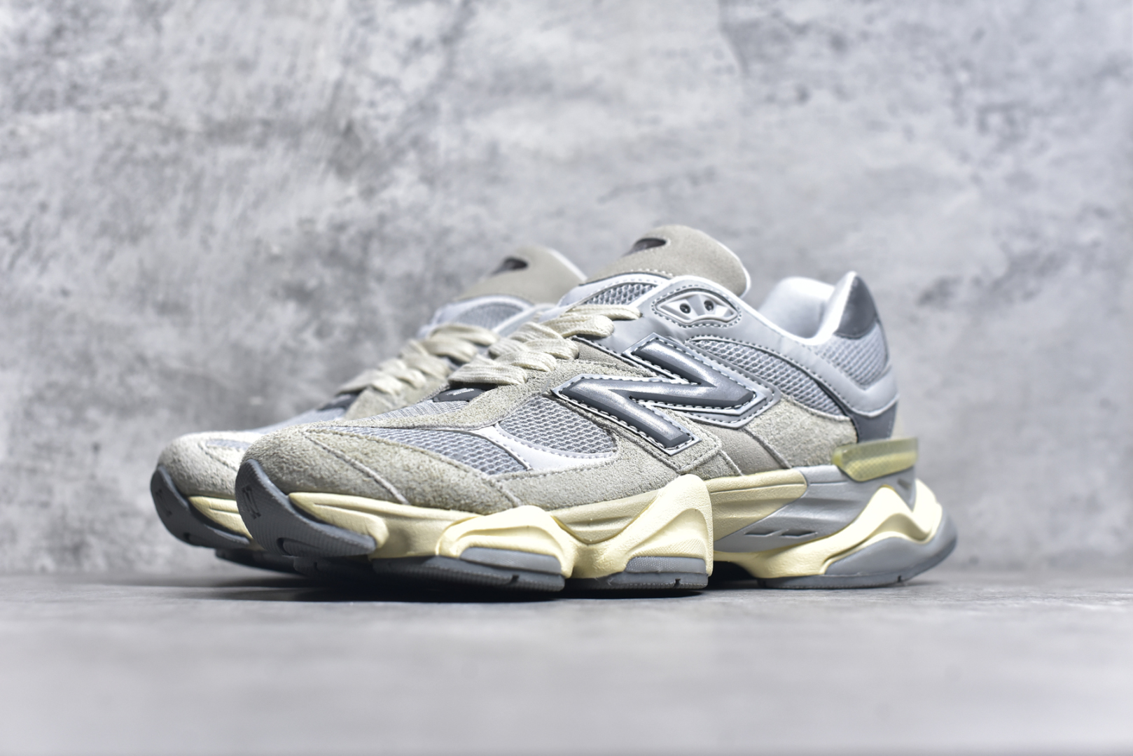 图片[2]-#NB 新百伦 New Balance NB9060小象蹄男女款9060舒适百搭老爹鞋。全新 9060 款式将经典风格与现代设计融合到日常多功能性中。 9060 重新诠释了源自经典 99X 型号的熟悉元素，其灵感来自于 Y2K 时代的未来主义和美学。 鞋面在990 的基础中进行了扩展和使用，以提供可见的运动感，中底采用 ABZORB 和 SBS 熟悉的缓震平台以提供舒适感。 类型：男女鞋 尺码：36-45含半码-选品中心