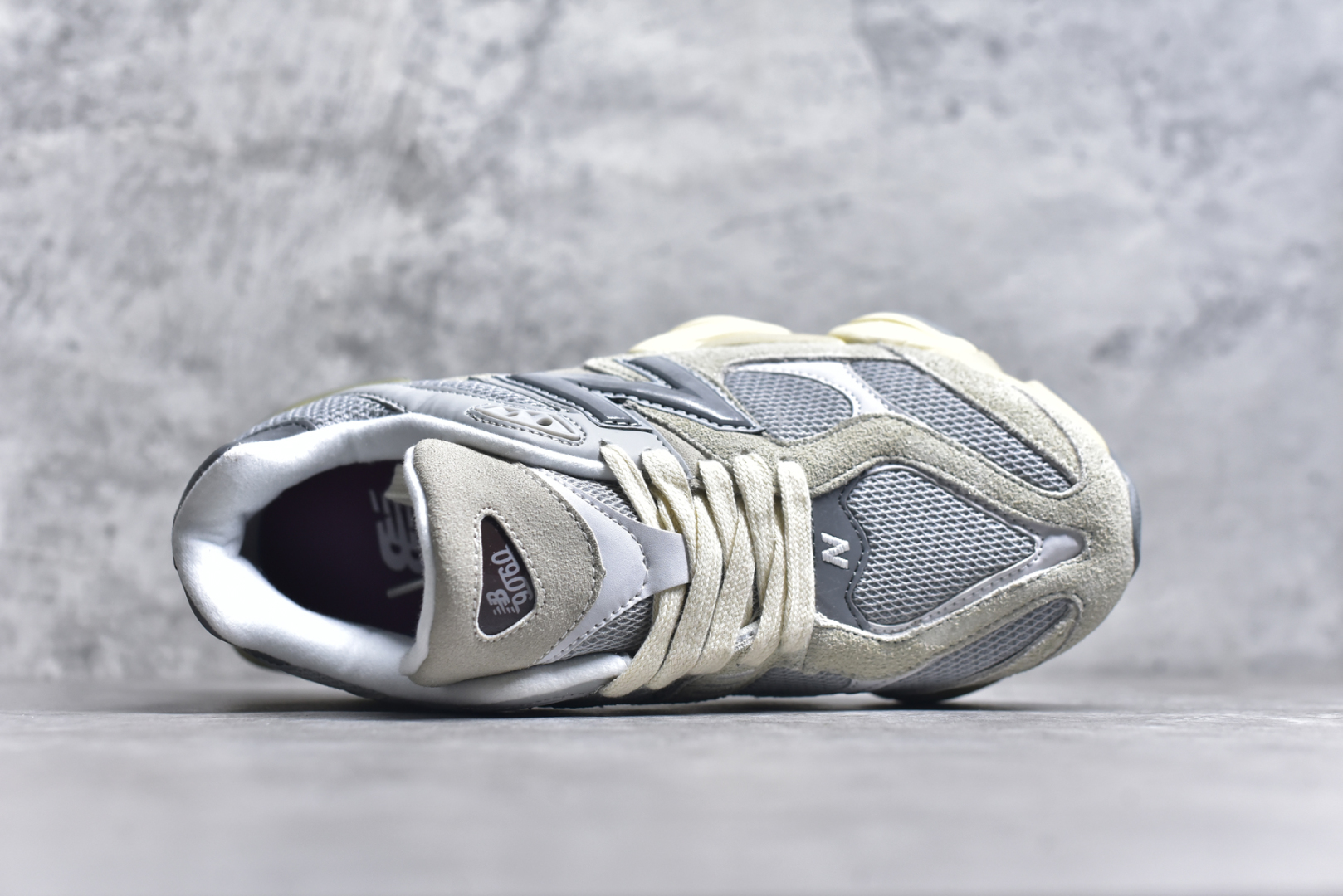 图片[4]-#NB 新百伦 New Balance NB9060小象蹄男女款9060舒适百搭老爹鞋。全新 9060 款式将经典风格与现代设计融合到日常多功能性中。 9060 重新诠释了源自经典 99X 型号的熟悉元素，其灵感来自于 Y2K 时代的未来主义和美学。 鞋面在990 的基础中进行了扩展和使用，以提供可见的运动感，中底采用 ABZORB 和 SBS 熟悉的缓震平台以提供舒适感。 类型：男女鞋 尺码：36-45含半码-选品中心