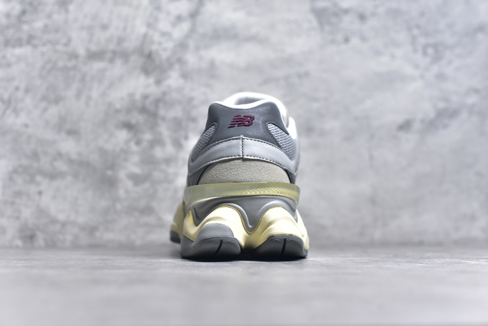 图片[5]-#NB 新百伦 New Balance NB9060小象蹄男女款9060舒适百搭老爹鞋。全新 9060 款式将经典风格与现代设计融合到日常多功能性中。 9060 重新诠释了源自经典 99X 型号的熟悉元素，其灵感来自于 Y2K 时代的未来主义和美学。 鞋面在990 的基础中进行了扩展和使用，以提供可见的运动感，中底采用 ABZORB 和 SBS 熟悉的缓震平台以提供舒适感。 类型：男女鞋 尺码：36-45含半码-选品中心