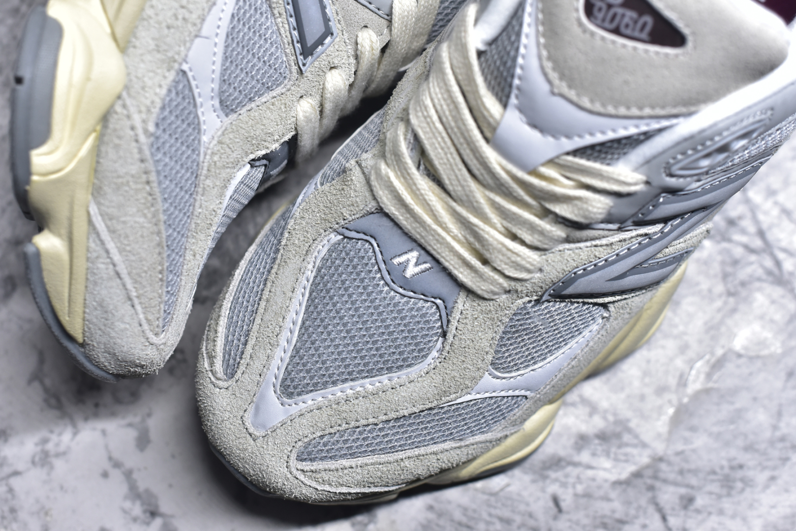 图片[8]-#NB 新百伦 New Balance NB9060小象蹄男女款9060舒适百搭老爹鞋。全新 9060 款式将经典风格与现代设计融合到日常多功能性中。 9060 重新诠释了源自经典 99X 型号的熟悉元素，其灵感来自于 Y2K 时代的未来主义和美学。 鞋面在990 的基础中进行了扩展和使用，以提供可见的运动感，中底采用 ABZORB 和 SBS 熟悉的缓震平台以提供舒适感。 类型：男女鞋 尺码：36-45含半码-选品中心