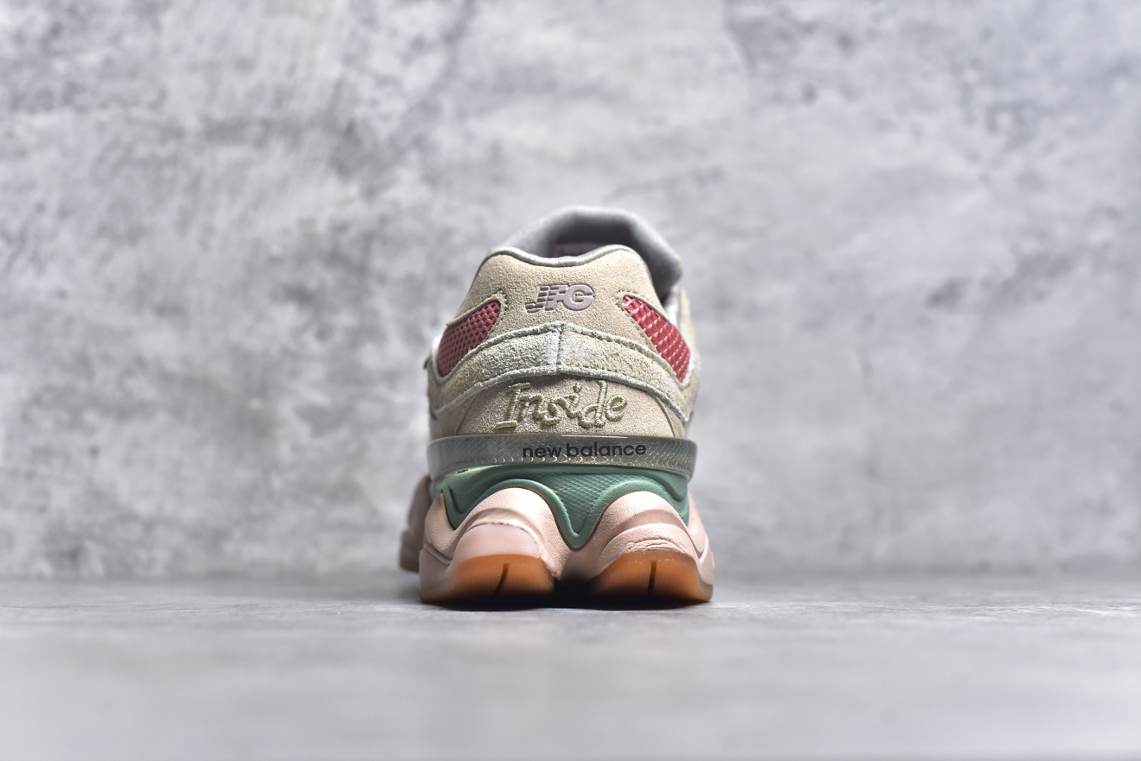 图片[5]-#NB 新百伦 New Balance NB9060小象蹄男女款9060舒适百搭老爹鞋。全新 9060 款式将经典风格与现代设计融合到日常多功能性中。 9060 重新诠释了源自经典 99X 型号的熟悉元素，其灵感来自于 Y2K 时代的未来主义和美学。 鞋面在990 的基础中进行了扩展和使用，以提供可见的运动感，中底采用 ABZORB 和 SBS 熟悉的缓震平台以提供舒适感。 类型：男女鞋 尺码：36-45含半码-选品中心