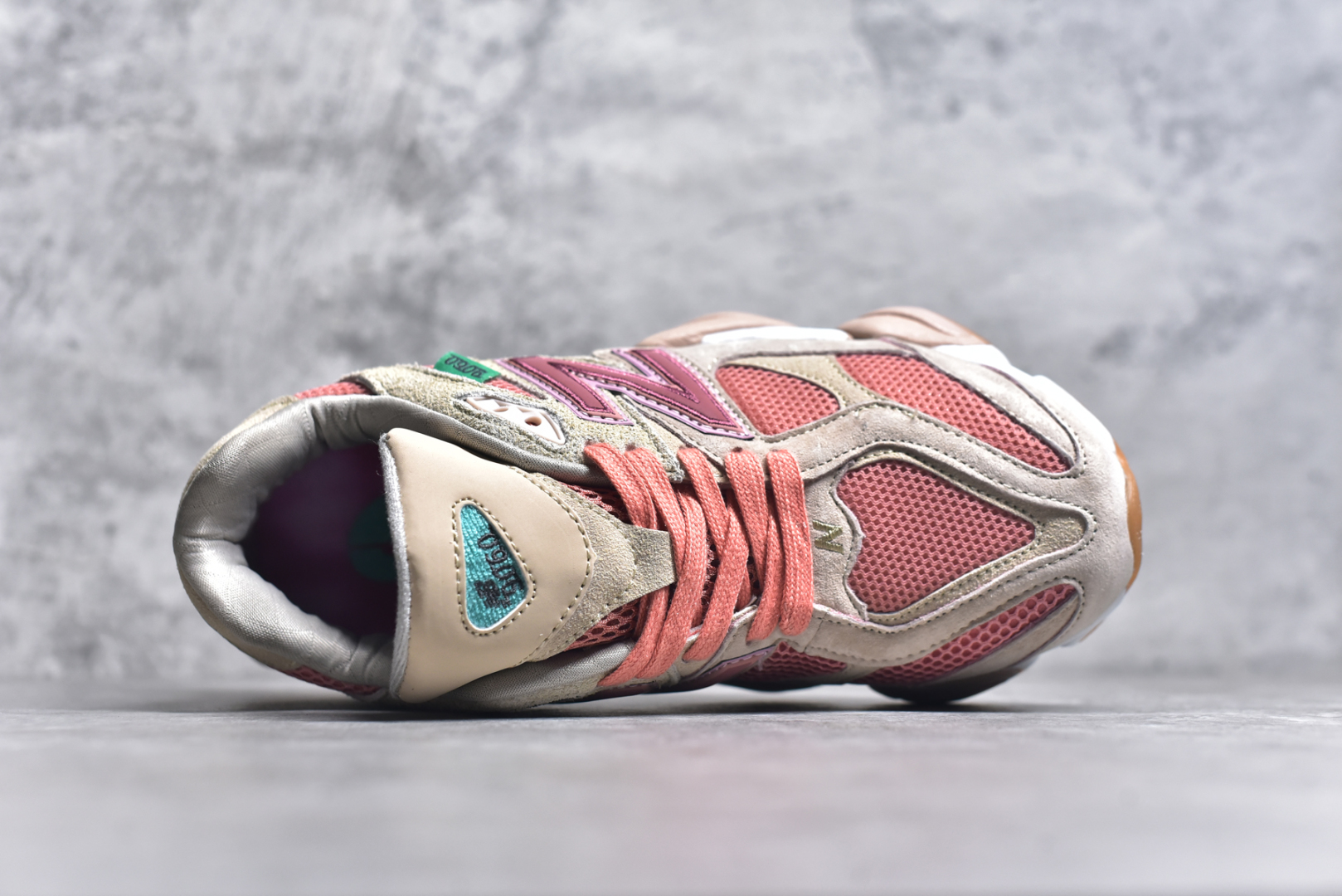 图片[4]-#NB 新百伦 New Balance NB9060小象蹄男女款9060舒适百搭老爹鞋。全新 9060 款式将经典风格与现代设计融合到日常多功能性中。 9060 重新诠释了源自经典 99X 型号的熟悉元素，其灵感来自于 Y2K 时代的未来主义和美学。 鞋面在990 的基础中进行了扩展和使用，以提供可见的运动感，中底采用 ABZORB 和 SBS 熟悉的缓震平台以提供舒适感。 类型：男女鞋 尺码：36-45含半码-选品中心