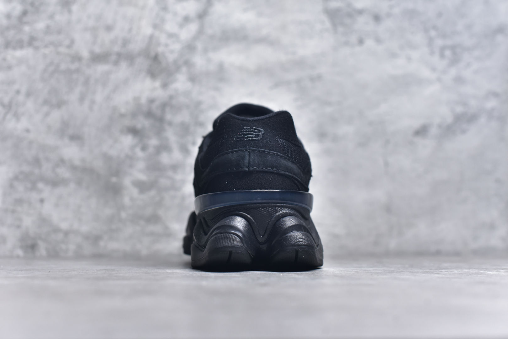 图片[5]-#NB 新百伦 New Balance NB9060小象蹄男女款9060舒适百搭老爹鞋。全新 9060 款式将经典风格与现代设计融合到日常多功能性中。 9060 重新诠释了源自经典 99X 型号的熟悉元素，其灵感来自于 Y2K 时代的未来主义和美学。 鞋面在990 的基础中进行了扩展和使用，以提供可见的运动感，中底采用 ABZORB 和 SBS 熟悉的缓震平台以提供舒适感。 类型：男女鞋 尺码：36-45含半码-选品中心