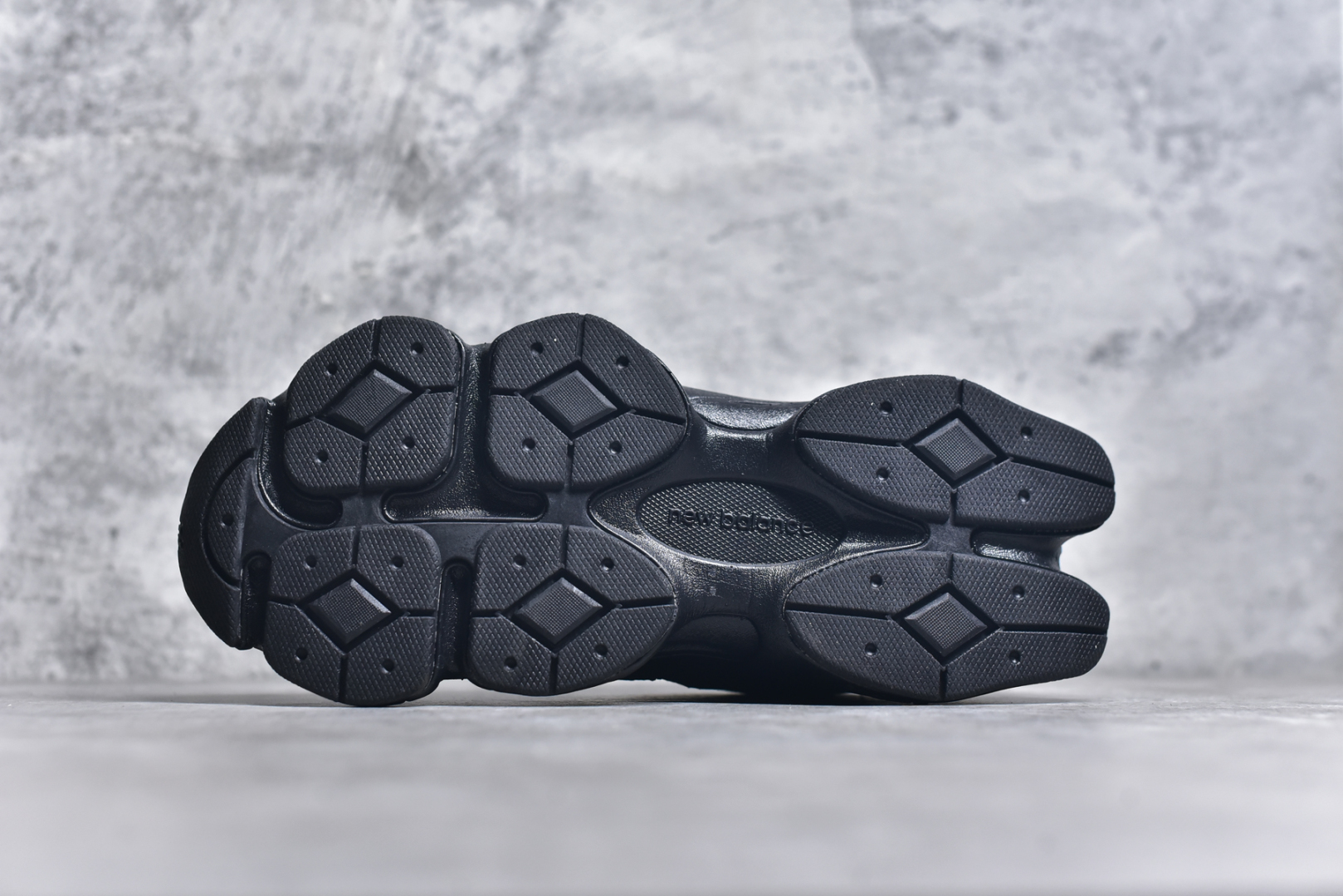 图片[6]-#NB 新百伦 New Balance NB9060小象蹄男女款9060舒适百搭老爹鞋。全新 9060 款式将经典风格与现代设计融合到日常多功能性中。 9060 重新诠释了源自经典 99X 型号的熟悉元素，其灵感来自于 Y2K 时代的未来主义和美学。 鞋面在990 的基础中进行了扩展和使用，以提供可见的运动感，中底采用 ABZORB 和 SBS 熟悉的缓震平台以提供舒适感。 类型：男女鞋 尺码：36-45含半码-选品中心