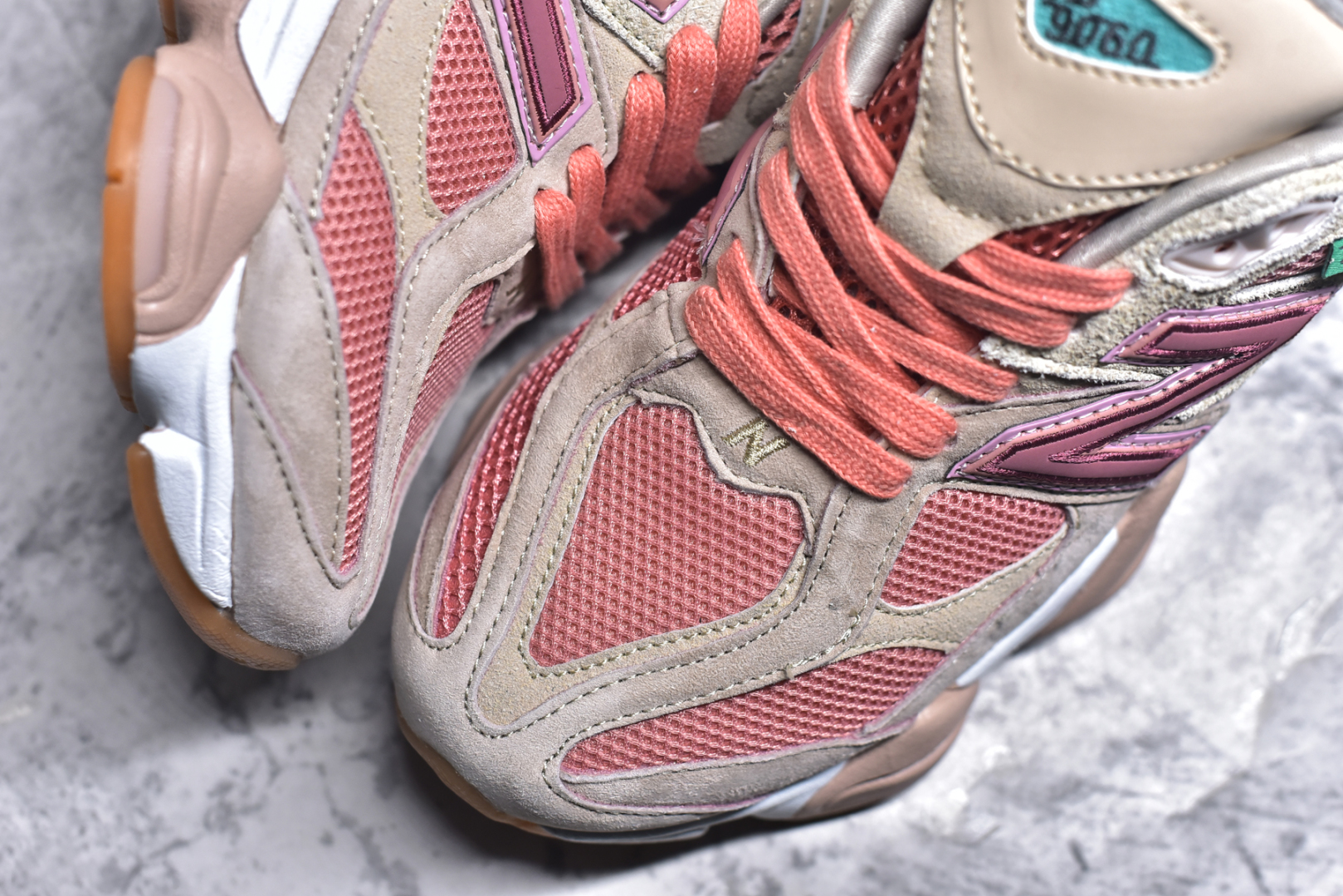 图片[8]-#NB 新百伦 New Balance NB9060小象蹄男女款9060舒适百搭老爹鞋。全新 9060 款式将经典风格与现代设计融合到日常多功能性中。 9060 重新诠释了源自经典 99X 型号的熟悉元素，其灵感来自于 Y2K 时代的未来主义和美学。 鞋面在990 的基础中进行了扩展和使用，以提供可见的运动感，中底采用 ABZORB 和 SBS 熟悉的缓震平台以提供舒适感。 类型：男女鞋 尺码：36-45含半码-选品中心