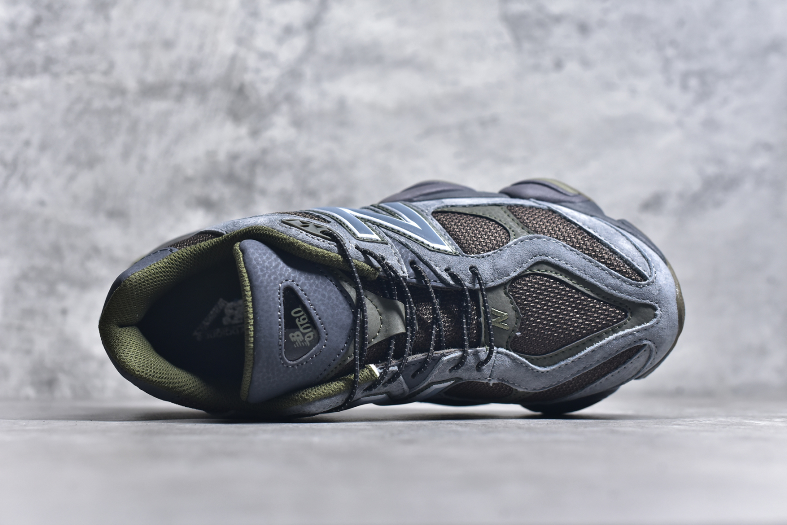 图片[4]-#NB 新百伦 New Balance NB9060小象蹄男女款9060舒适百搭老爹鞋。全新 9060 款式将经典风格与现代设计融合到日常多功能性中。 9060 重新诠释了源自经典 99X 型号的熟悉元素，其灵感来自于 Y2K 时代的未来主义和美学。 鞋面在990 的基础中进行了扩展和使用，以提供可见的运动感，中底采用 ABZORB 和 SBS 熟悉的缓震平台以提供舒适感。 类型：男女鞋 尺码：36-45含半码-选品中心