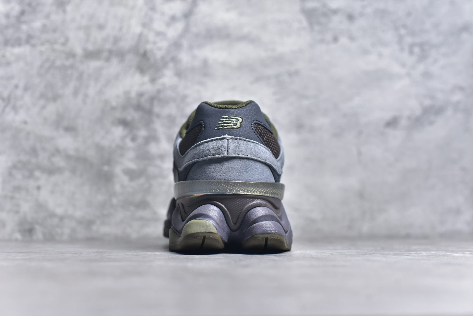 图片[5]-#NB 新百伦 New Balance NB9060小象蹄男女款9060舒适百搭老爹鞋。全新 9060 款式将经典风格与现代设计融合到日常多功能性中。 9060 重新诠释了源自经典 99X 型号的熟悉元素，其灵感来自于 Y2K 时代的未来主义和美学。 鞋面在990 的基础中进行了扩展和使用，以提供可见的运动感，中底采用 ABZORB 和 SBS 熟悉的缓震平台以提供舒适感。 类型：男女鞋 尺码：36-45含半码-选品中心