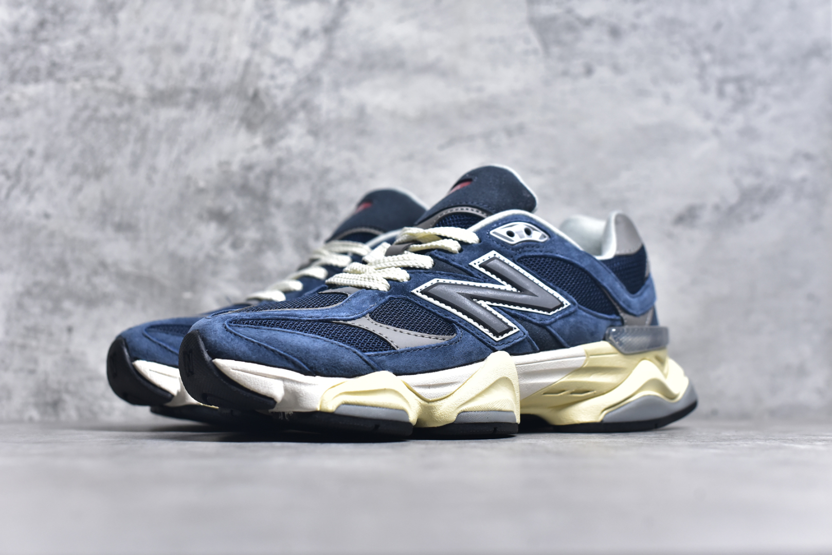图片[2]-#NB 新百伦 New Balance NB9060小象蹄男女款9060舒适百搭老爹鞋。全新 9060 款式将经典风格与现代设计融合到日常多功能性中。 9060 重新诠释了源自经典 99X 型号的熟悉元素，其灵感来自于 Y2K 时代的未来主义和美学。 鞋面在990 的基础中进行了扩展和使用，以提供可见的运动感，中底采用 ABZORB 和 SBS 熟悉的缓震平台以提供舒适感。 类型：男女鞋 尺码：36-45含半码-选品中心