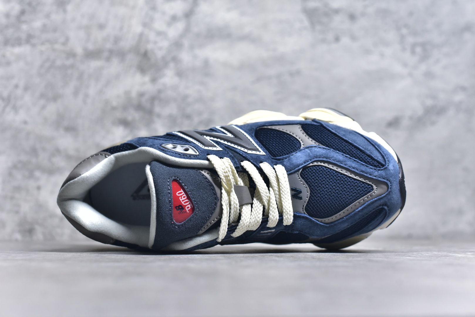 图片[4]-#NB 新百伦 New Balance NB9060小象蹄男女款9060舒适百搭老爹鞋。全新 9060 款式将经典风格与现代设计融合到日常多功能性中。 9060 重新诠释了源自经典 99X 型号的熟悉元素，其灵感来自于 Y2K 时代的未来主义和美学。 鞋面在990 的基础中进行了扩展和使用，以提供可见的运动感，中底采用 ABZORB 和 SBS 熟悉的缓震平台以提供舒适感。 类型：男女鞋 尺码：36-45含半码-选品中心