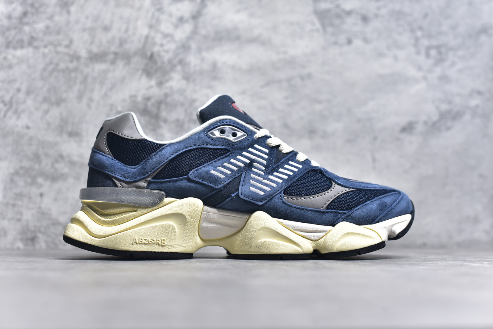图片[3]-#NB 新百伦 New Balance NB9060小象蹄男女款9060舒适百搭老爹鞋。全新 9060 款式将经典风格与现代设计融合到日常多功能性中。 9060 重新诠释了源自经典 99X 型号的熟悉元素，其灵感来自于 Y2K 时代的未来主义和美学。 鞋面在990 的基础中进行了扩展和使用，以提供可见的运动感，中底采用 ABZORB 和 SBS 熟悉的缓震平台以提供舒适感。 类型：男女鞋 尺码：36-45含半码-选品中心