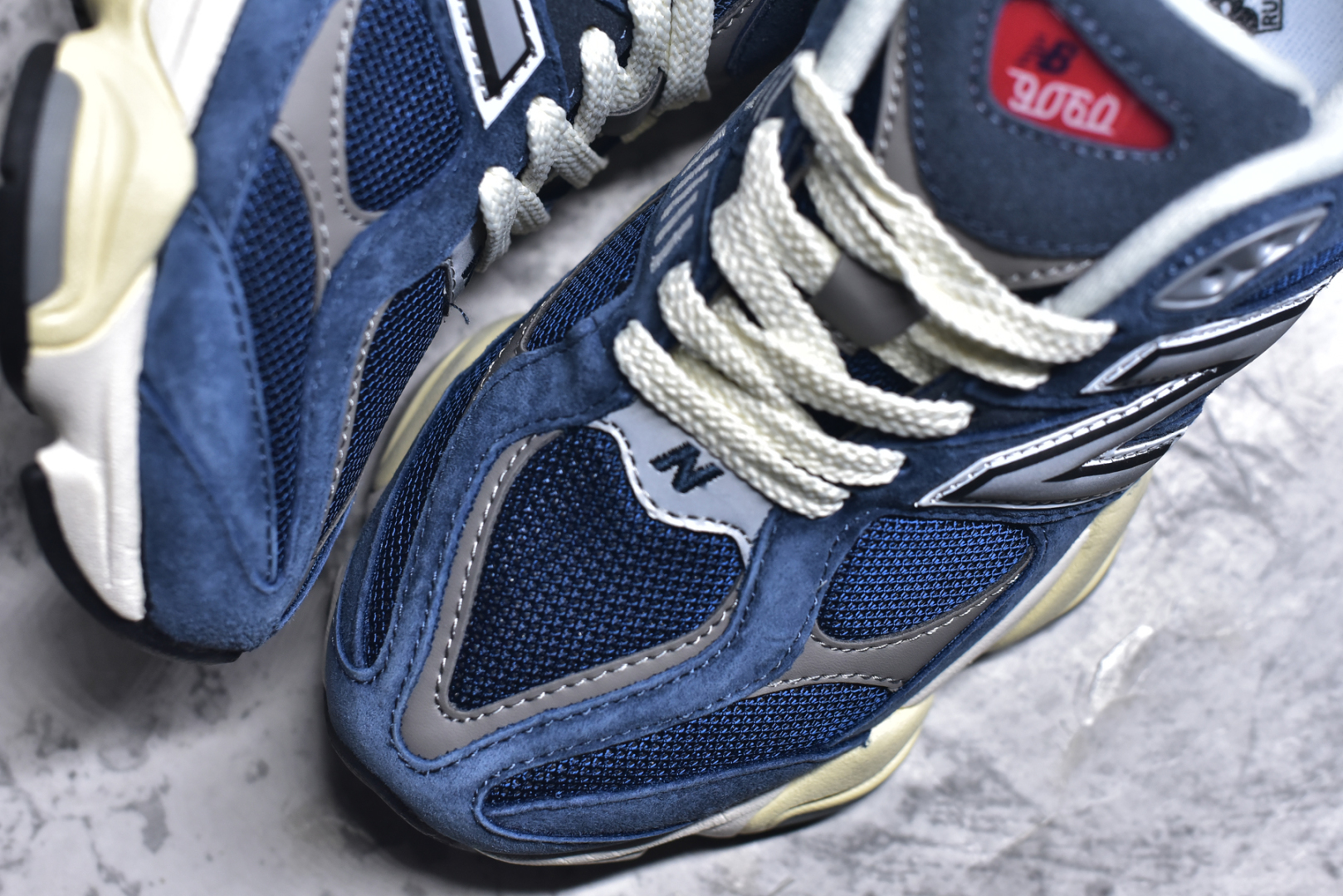 图片[8]-#NB 新百伦 New Balance NB9060小象蹄男女款9060舒适百搭老爹鞋。全新 9060 款式将经典风格与现代设计融合到日常多功能性中。 9060 重新诠释了源自经典 99X 型号的熟悉元素，其灵感来自于 Y2K 时代的未来主义和美学。 鞋面在990 的基础中进行了扩展和使用，以提供可见的运动感，中底采用 ABZORB 和 SBS 熟悉的缓震平台以提供舒适感。 类型：男女鞋 尺码：36-45含半码-选品中心