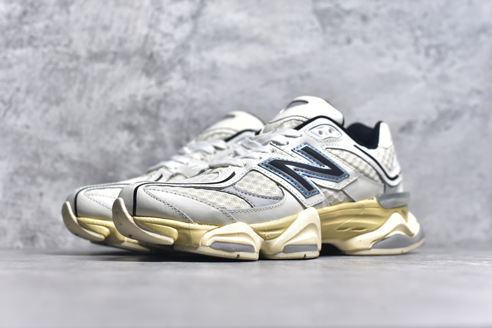 图片[2]-#NB 新百伦 New Balance NB9060小象蹄男女款9060舒适百搭老爹鞋。全新 9060 款式将经典风格与现代设计融合到日常多功能性中。 9060 重新诠释了源自经典 99X 型号的熟悉元素，其灵感来自于 Y2K 时代的未来主义和美学。 鞋面在990 的基础中进行了扩展和使用，以提供可见的运动感，中底采用 ABZORB 和 SBS 熟悉的缓震平台以提供舒适感。 类型：男女鞋 尺码：36-45含半码-选品中心