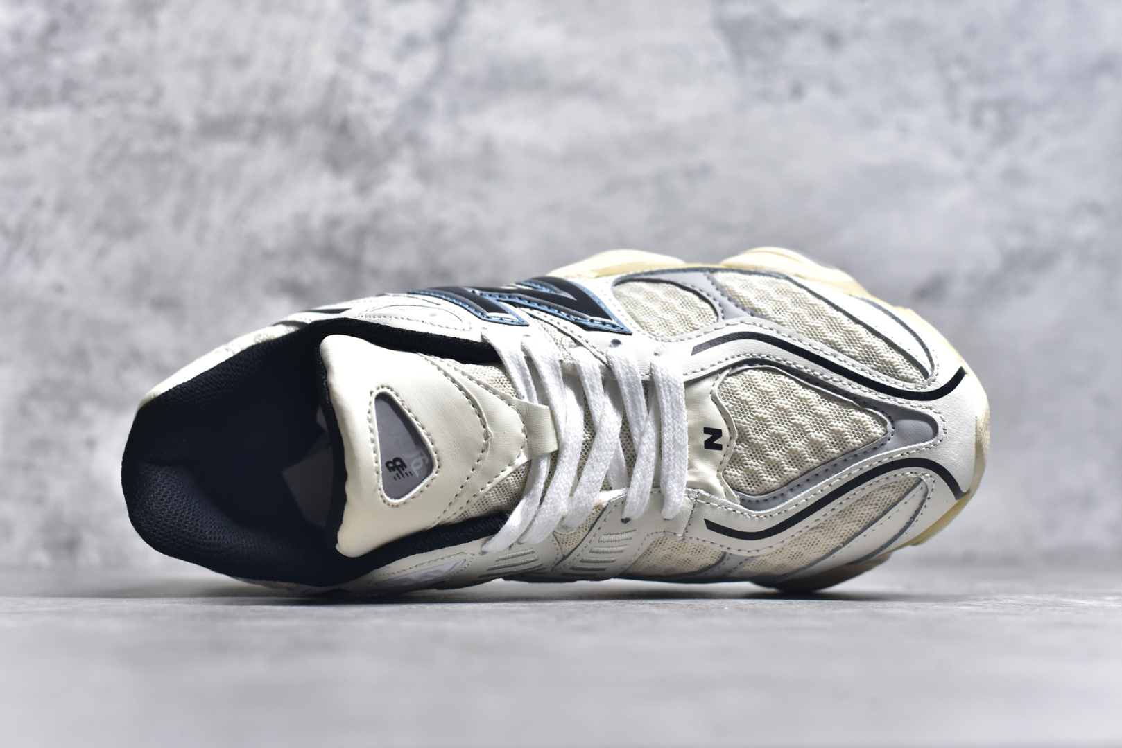 图片[4]-#NB 新百伦 New Balance NB9060小象蹄男女款9060舒适百搭老爹鞋。全新 9060 款式将经典风格与现代设计融合到日常多功能性中。 9060 重新诠释了源自经典 99X 型号的熟悉元素，其灵感来自于 Y2K 时代的未来主义和美学。 鞋面在990 的基础中进行了扩展和使用，以提供可见的运动感，中底采用 ABZORB 和 SBS 熟悉的缓震平台以提供舒适感。 类型：男女鞋 尺码：36-45含半码-选品中心