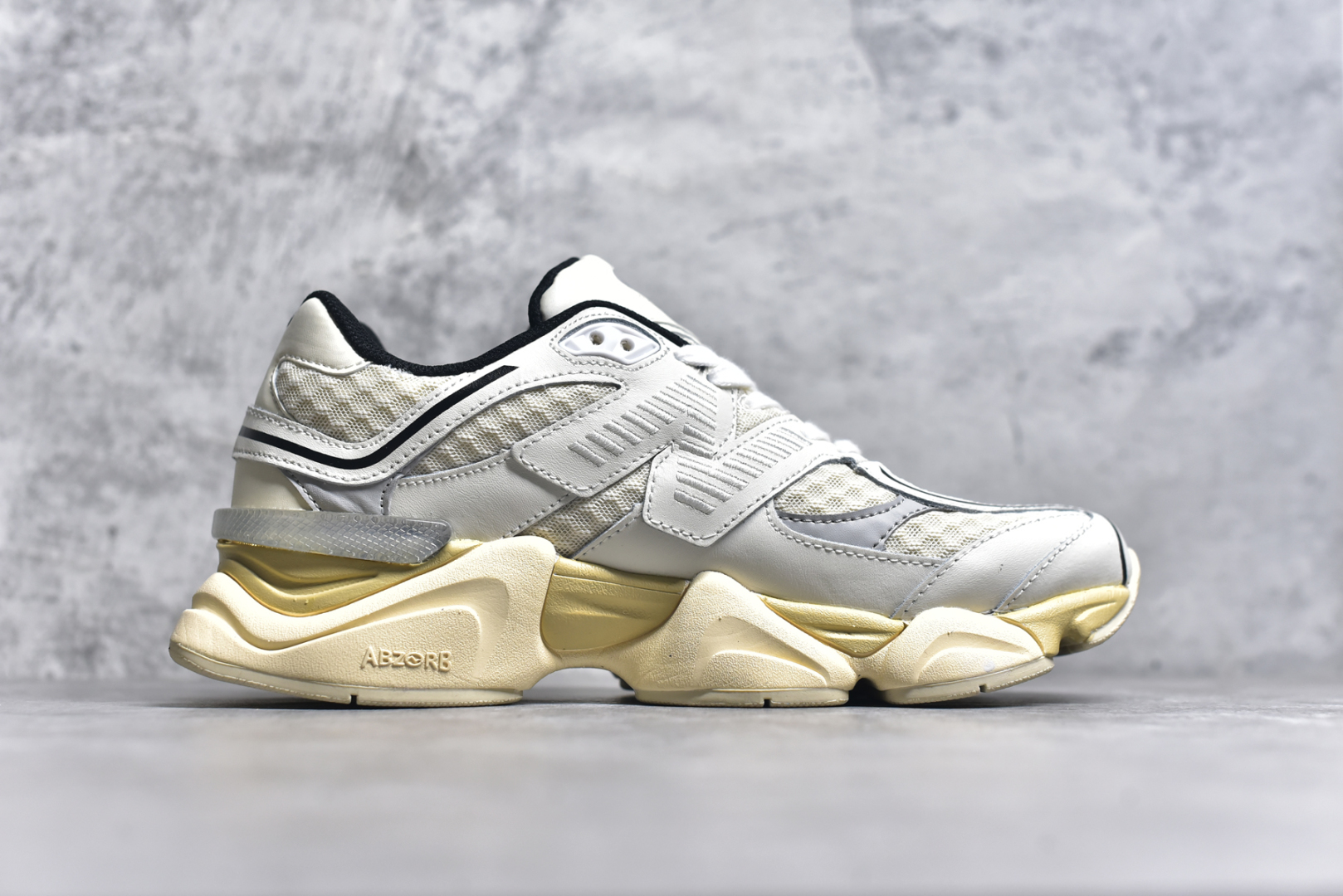 图片[3]-#NB 新百伦 New Balance NB9060小象蹄男女款9060舒适百搭老爹鞋。全新 9060 款式将经典风格与现代设计融合到日常多功能性中。 9060 重新诠释了源自经典 99X 型号的熟悉元素，其灵感来自于 Y2K 时代的未来主义和美学。 鞋面在990 的基础中进行了扩展和使用，以提供可见的运动感，中底采用 ABZORB 和 SBS 熟悉的缓震平台以提供舒适感。 类型：男女鞋 尺码：36-45含半码-选品中心