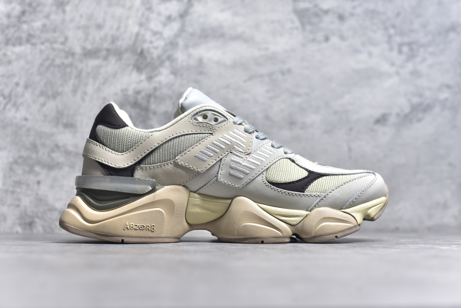 图片[3]-#NB 新百伦 New Balance NB9060小象蹄男女款9060舒适百搭老爹鞋。全新 9060 款式将经典风格与现代设计融合到日常多功能性中。 9060 重新诠释了源自经典 99X 型号的熟悉元素，其灵感来自于 Y2K 时代的未来主义和美学。 鞋面在990 的基础中进行了扩展和使用，以提供可见的运动感，中底采用 ABZORB 和 SBS 熟悉的缓震平台以提供舒适感。 类型：男女鞋 尺码：36-45含半码-选品中心