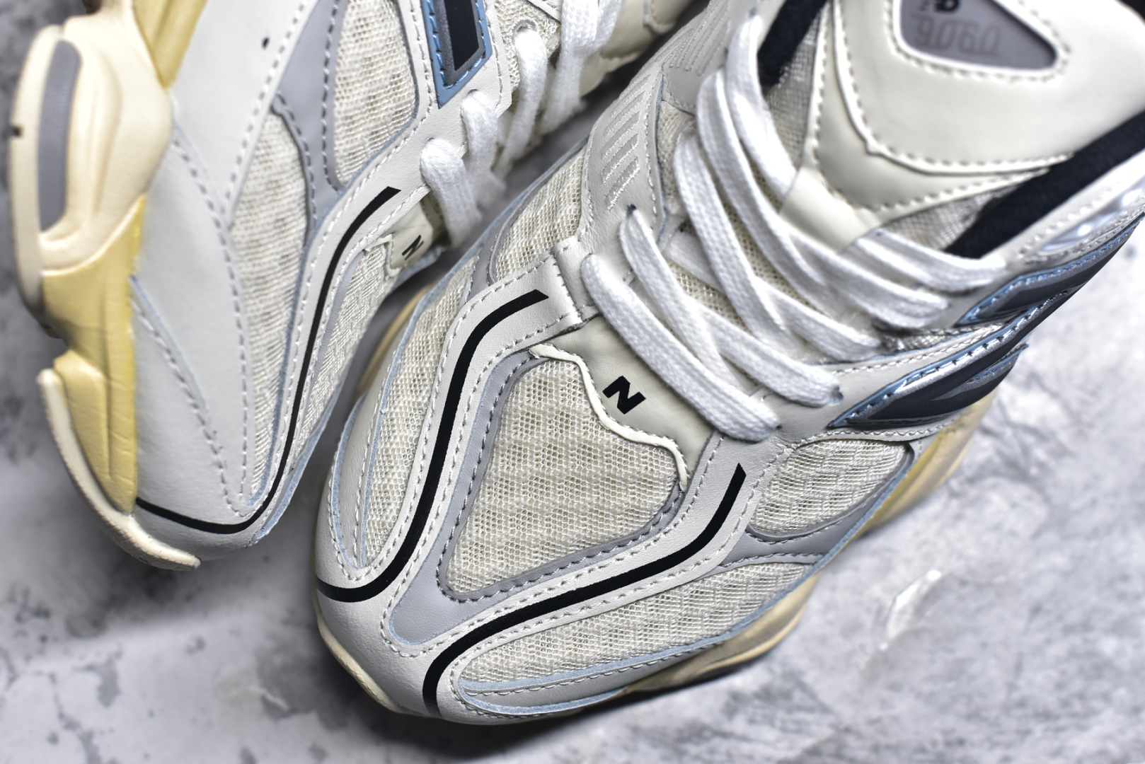 图片[8]-#NB 新百伦 New Balance NB9060小象蹄男女款9060舒适百搭老爹鞋。全新 9060 款式将经典风格与现代设计融合到日常多功能性中。 9060 重新诠释了源自经典 99X 型号的熟悉元素，其灵感来自于 Y2K 时代的未来主义和美学。 鞋面在990 的基础中进行了扩展和使用，以提供可见的运动感，中底采用 ABZORB 和 SBS 熟悉的缓震平台以提供舒适感。 类型：男女鞋 尺码：36-45含半码-选品中心