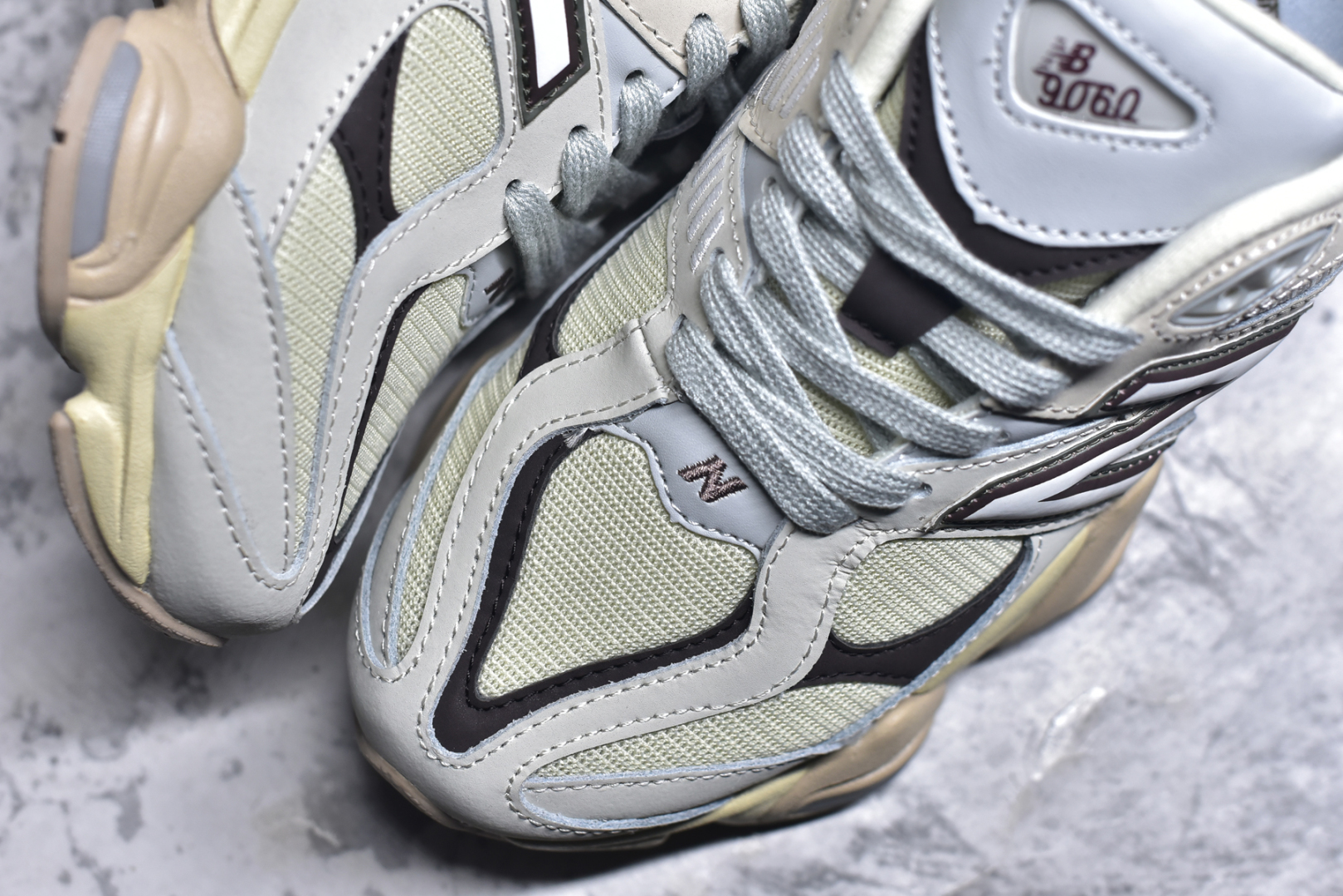 图片[8]-#NB 新百伦 New Balance NB9060小象蹄男女款9060舒适百搭老爹鞋。全新 9060 款式将经典风格与现代设计融合到日常多功能性中。 9060 重新诠释了源自经典 99X 型号的熟悉元素，其灵感来自于 Y2K 时代的未来主义和美学。 鞋面在990 的基础中进行了扩展和使用，以提供可见的运动感，中底采用 ABZORB 和 SBS 熟悉的缓震平台以提供舒适感。 类型：男女鞋 尺码：36-45含半码-选品中心