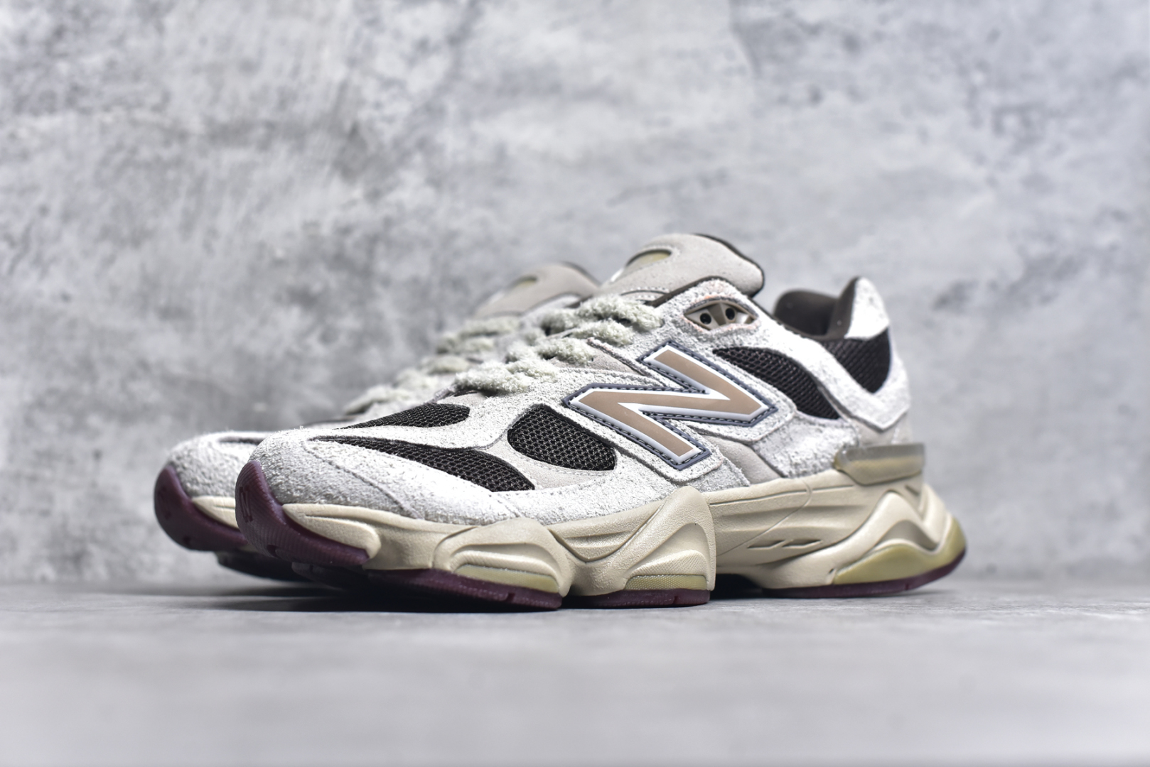 图片[2]-#NB 新百伦 New Balance NB9060小象蹄男女款9060舒适百搭老爹鞋。全新 9060 款式将经典风格与现代设计融合到日常多功能性中。 9060 重新诠释了源自经典 99X 型号的熟悉元素，其灵感来自于 Y2K 时代的未来主义和美学。 鞋面在990 的基础中进行了扩展和使用，以提供可见的运动感，中底采用 ABZORB 和 SBS 熟悉的缓震平台以提供舒适感。 类型：男女鞋 尺码：36-45含半码-选品中心