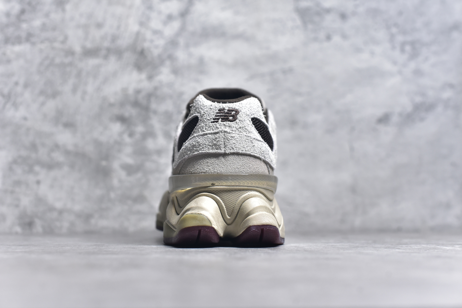 图片[5]-#NB 新百伦 New Balance NB9060小象蹄男女款9060舒适百搭老爹鞋。全新 9060 款式将经典风格与现代设计融合到日常多功能性中。 9060 重新诠释了源自经典 99X 型号的熟悉元素，其灵感来自于 Y2K 时代的未来主义和美学。 鞋面在990 的基础中进行了扩展和使用，以提供可见的运动感，中底采用 ABZORB 和 SBS 熟悉的缓震平台以提供舒适感。 类型：男女鞋 尺码：36-45含半码-选品中心