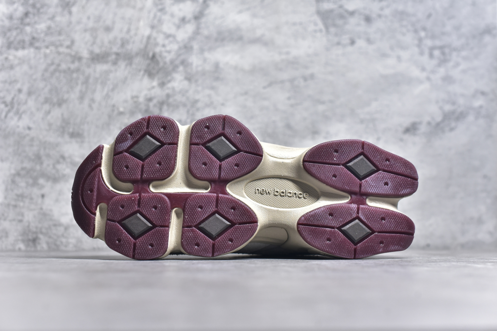 图片[6]-#NB 新百伦 New Balance NB9060小象蹄男女款9060舒适百搭老爹鞋。全新 9060 款式将经典风格与现代设计融合到日常多功能性中。 9060 重新诠释了源自经典 99X 型号的熟悉元素，其灵感来自于 Y2K 时代的未来主义和美学。 鞋面在990 的基础中进行了扩展和使用，以提供可见的运动感，中底采用 ABZORB 和 SBS 熟悉的缓震平台以提供舒适感。 类型：男女鞋 尺码：36-45含半码-选品中心