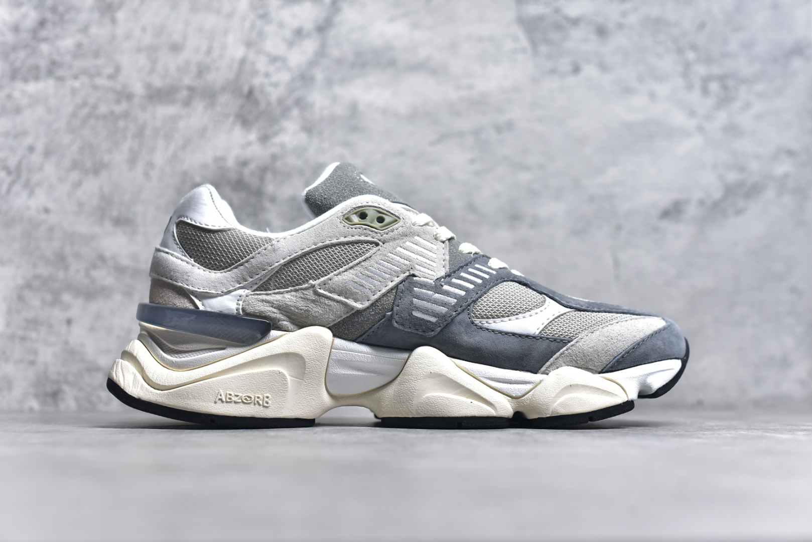 图片[3]-#NB 新百伦 New Balance NB9060小象蹄男女款9060舒适百搭老爹鞋。全新 9060 款式将经典风格与现代设计融合到日常多功能性中。 9060 重新诠释了源自经典 99X 型号的熟悉元素，其灵感来自于 Y2K 时代的未来主义和美学。 鞋面在990 的基础中进行了扩展和使用，以提供可见的运动感，中底采用 ABZORB 和 SBS 熟悉的缓震平台以提供舒适感。 类型：男女鞋 尺码：36-45含半码-选品中心