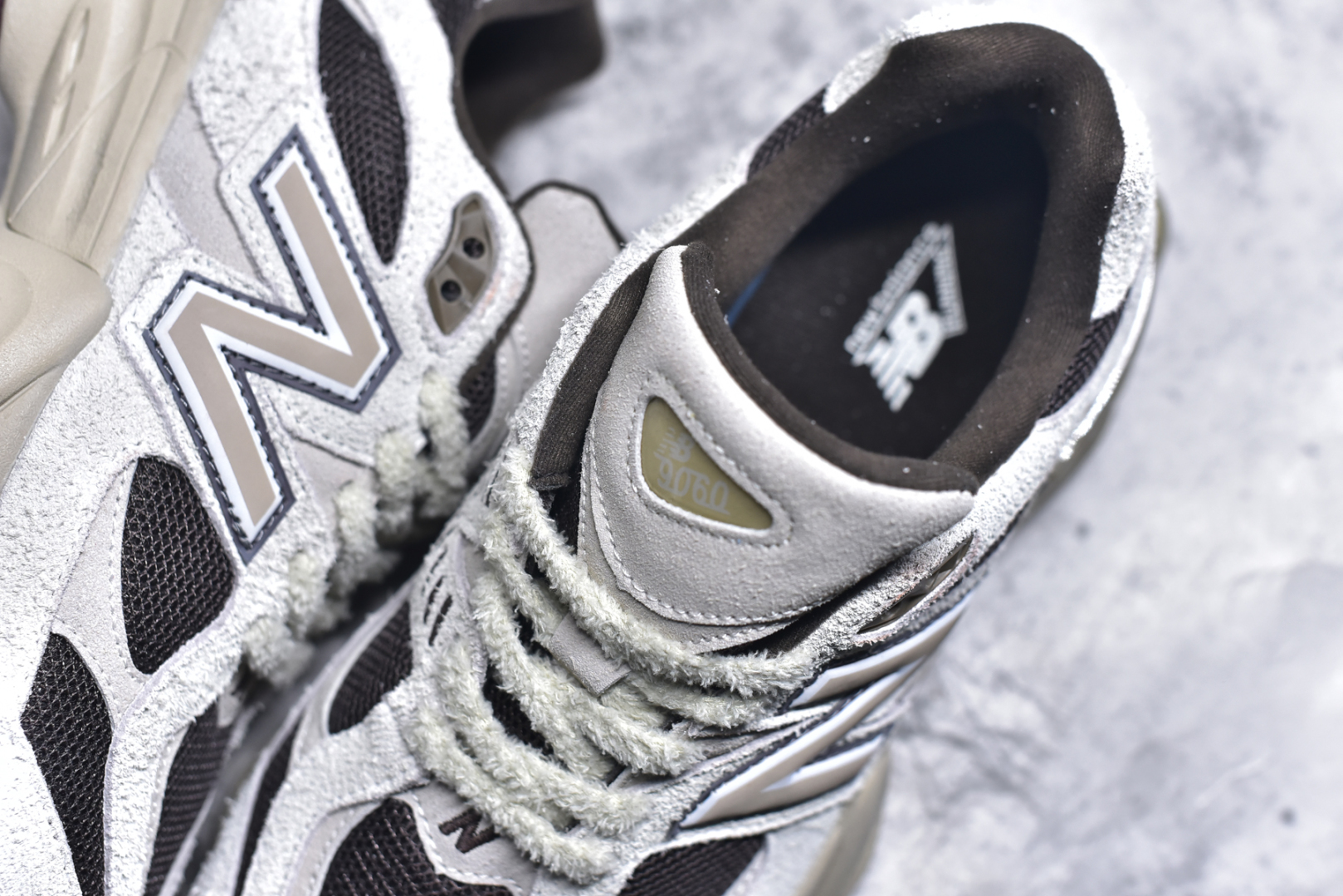 图片[9]-#NB 新百伦 New Balance NB9060小象蹄男女款9060舒适百搭老爹鞋。全新 9060 款式将经典风格与现代设计融合到日常多功能性中。 9060 重新诠释了源自经典 99X 型号的熟悉元素，其灵感来自于 Y2K 时代的未来主义和美学。 鞋面在990 的基础中进行了扩展和使用，以提供可见的运动感，中底采用 ABZORB 和 SBS 熟悉的缓震平台以提供舒适感。 类型：男女鞋 尺码：36-45含半码-选品中心