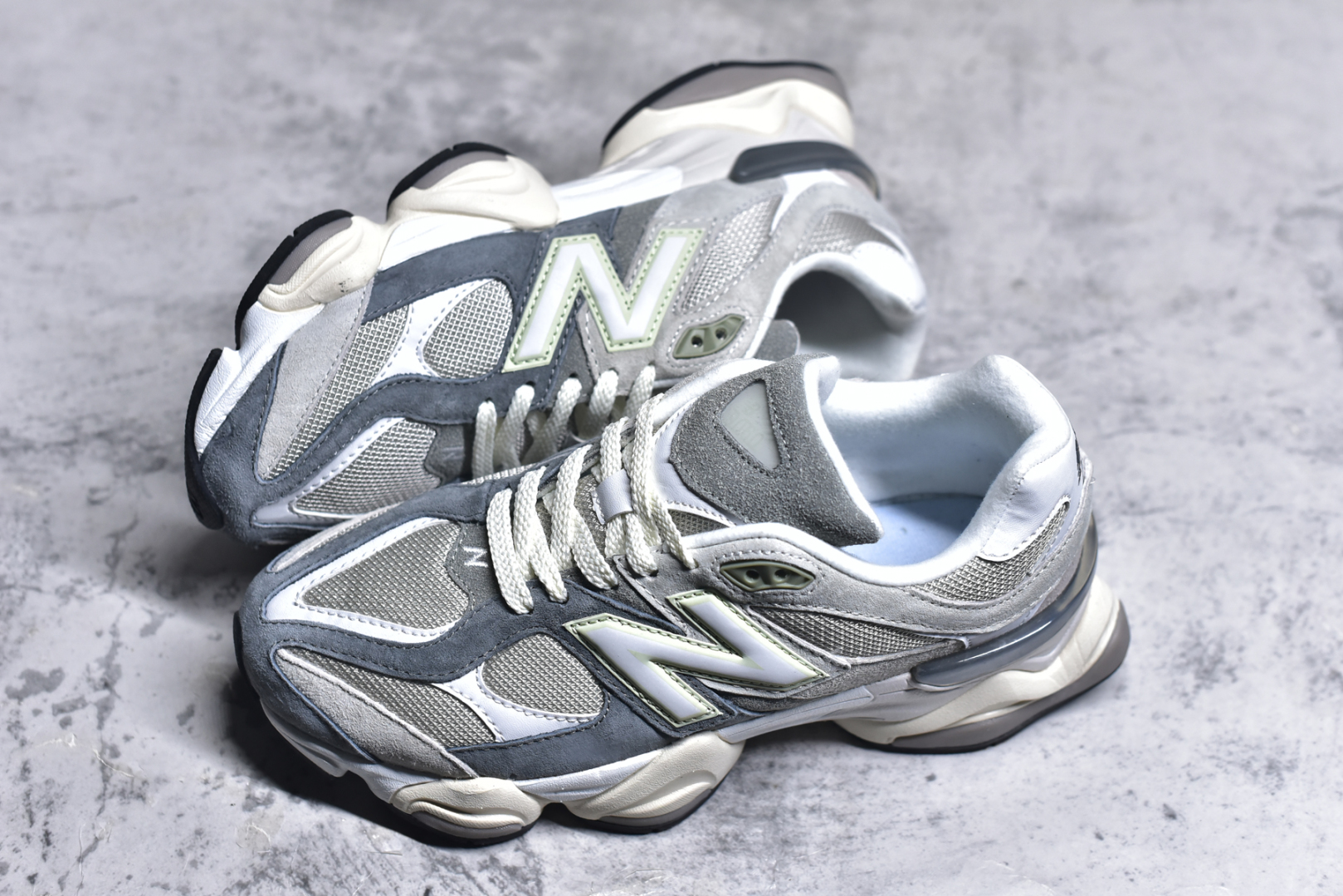 图片[7]-#NB 新百伦 New Balance NB9060小象蹄男女款9060舒适百搭老爹鞋。全新 9060 款式将经典风格与现代设计融合到日常多功能性中。 9060 重新诠释了源自经典 99X 型号的熟悉元素，其灵感来自于 Y2K 时代的未来主义和美学。 鞋面在990 的基础中进行了扩展和使用，以提供可见的运动感，中底采用 ABZORB 和 SBS 熟悉的缓震平台以提供舒适感。 类型：男女鞋 尺码：36-45含半码-选品中心
