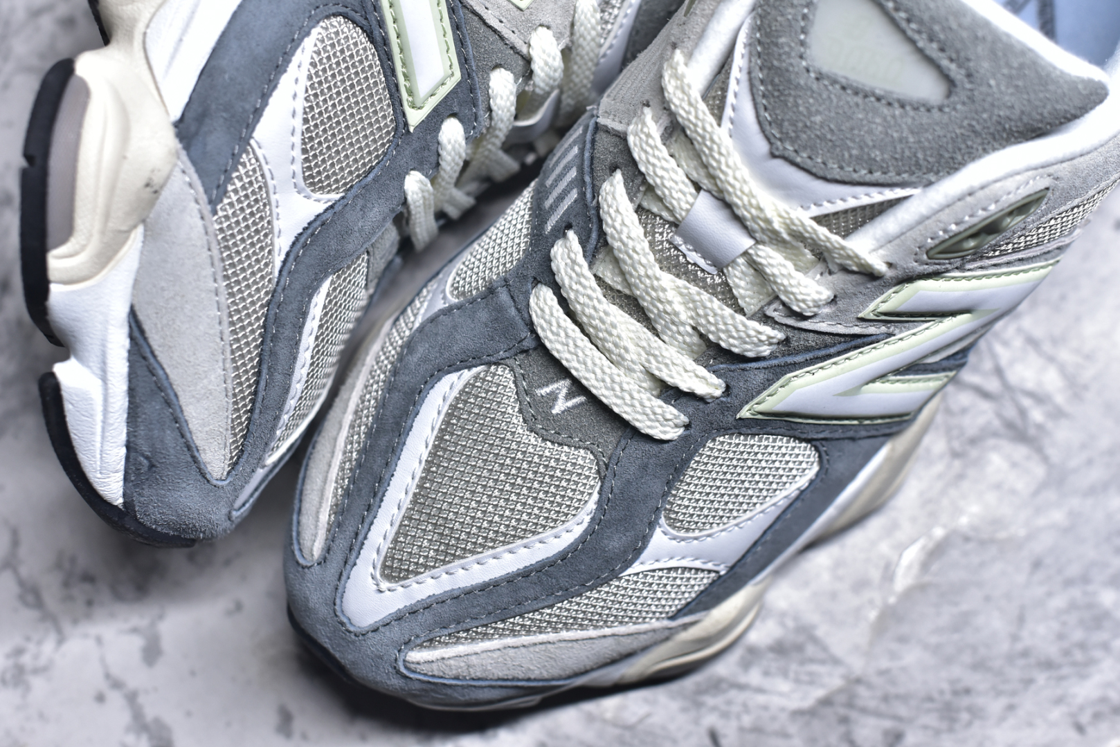 图片[8]-#NB 新百伦 New Balance NB9060小象蹄男女款9060舒适百搭老爹鞋。全新 9060 款式将经典风格与现代设计融合到日常多功能性中。 9060 重新诠释了源自经典 99X 型号的熟悉元素，其灵感来自于 Y2K 时代的未来主义和美学。 鞋面在990 的基础中进行了扩展和使用，以提供可见的运动感，中底采用 ABZORB 和 SBS 熟悉的缓震平台以提供舒适感。 类型：男女鞋 尺码：36-45含半码-选品中心