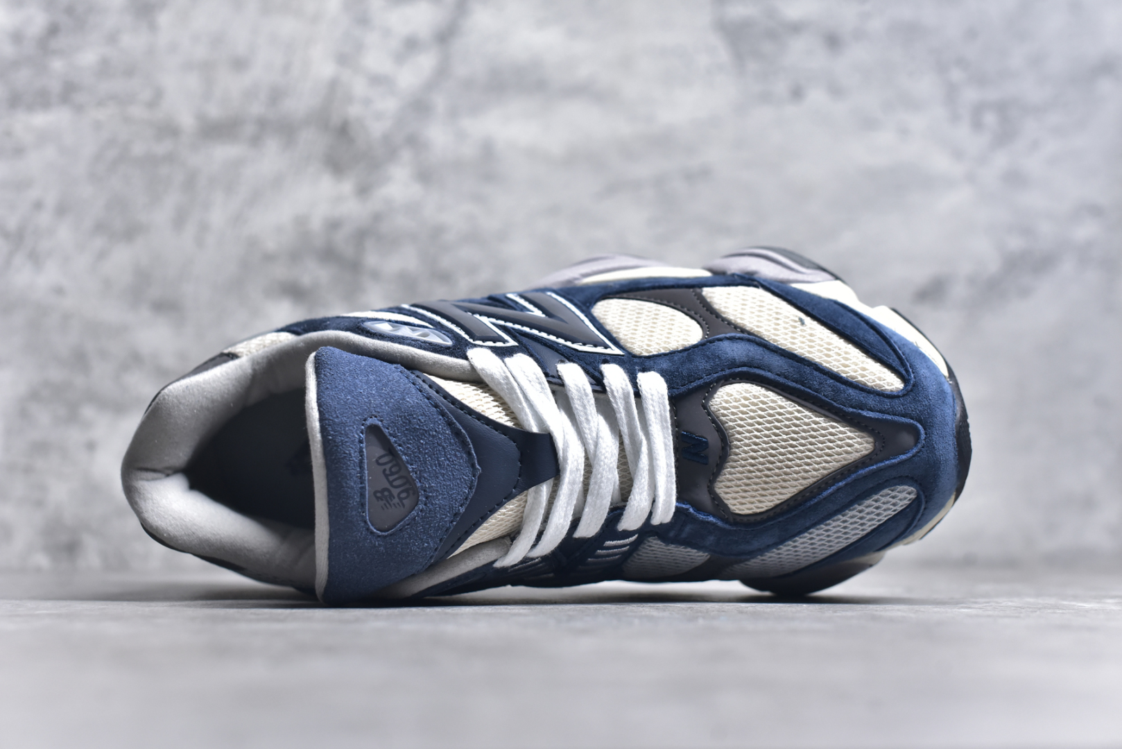图片[4]-#NB 新百伦 New Balance NB9060小象蹄男女款9060舒适百搭老爹鞋。全新 9060 款式将经典风格与现代设计融合到日常多功能性中。 9060 重新诠释了源自经典 99X 型号的熟悉元素，其灵感来自于 Y2K 时代的未来主义和美学。 鞋面在990 的基础中进行了扩展和使用，以提供可见的运动感，中底采用 ABZORB 和 SBS 熟悉的缓震平台以提供舒适感。 类型：男女鞋 尺码：36-45含半码-选品中心