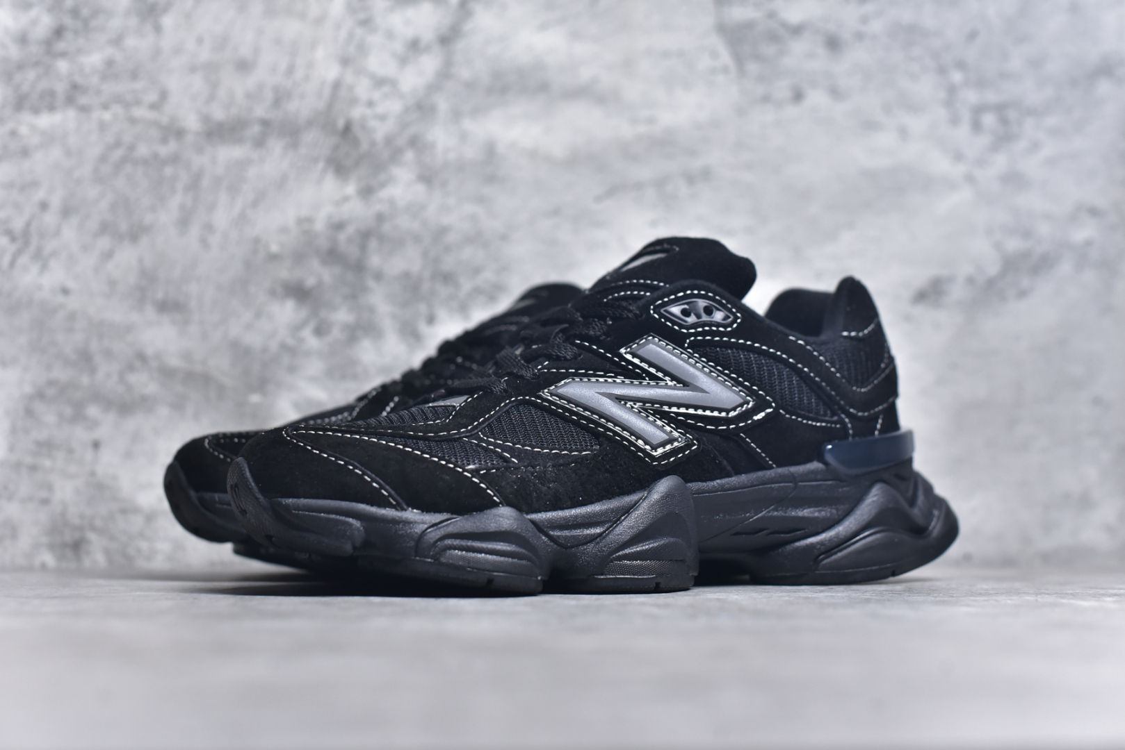 图片[2]-#NB 新百伦 New Balance NB9060小象蹄男女款9060舒适百搭老爹鞋。全新 9060 款式将经典风格与现代设计融合到日常多功能性中。 9060 重新诠释了源自经典 99X 型号的熟悉元素，其灵感来自于 Y2K 时代的未来主义和美学。 鞋面在990 的基础中进行了扩展和使用，以提供可见的运动感，中底采用 ABZORB 和 SBS 熟悉的缓震平台以提供舒适感。 类型：男女鞋 尺码：36-45含半码-选品中心