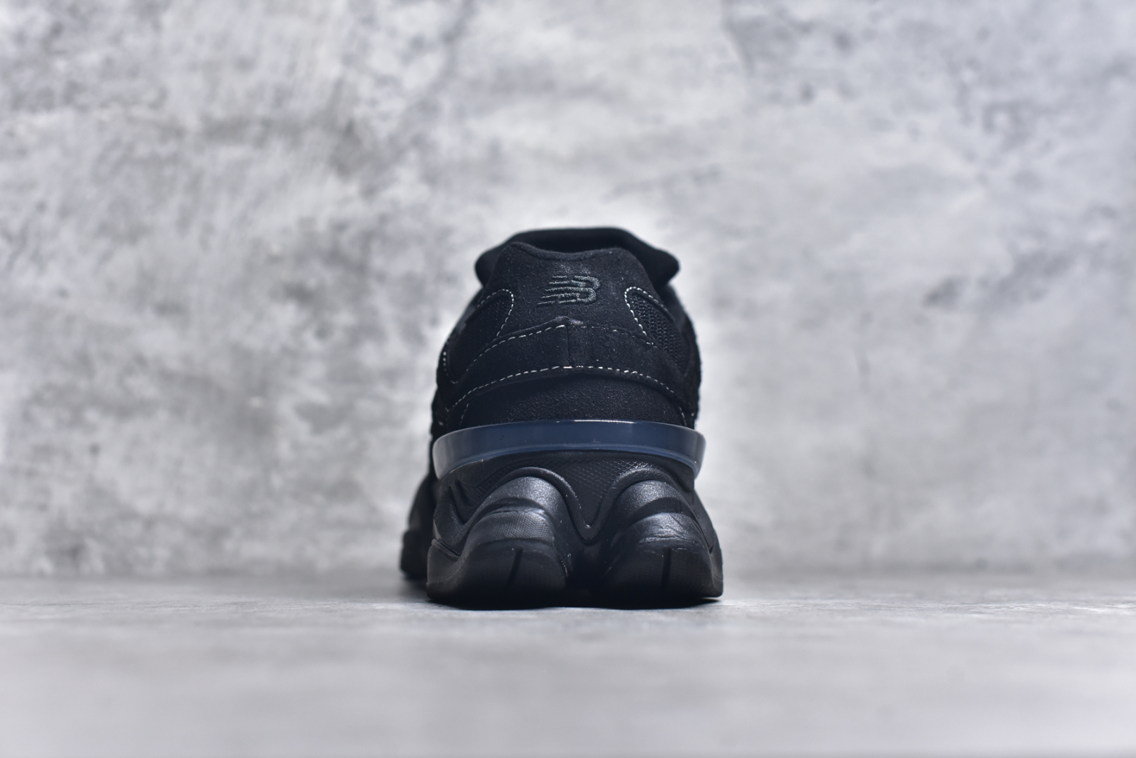 图片[5]-#NB 新百伦 New Balance NB9060小象蹄男女款9060舒适百搭老爹鞋。全新 9060 款式将经典风格与现代设计融合到日常多功能性中。 9060 重新诠释了源自经典 99X 型号的熟悉元素，其灵感来自于 Y2K 时代的未来主义和美学。 鞋面在990 的基础中进行了扩展和使用，以提供可见的运动感，中底采用 ABZORB 和 SBS 熟悉的缓震平台以提供舒适感。 类型：男女鞋 尺码：36-45含半码-选品中心