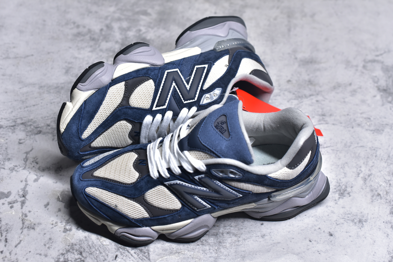 图片[7]-#NB 新百伦 New Balance NB9060小象蹄男女款9060舒适百搭老爹鞋。全新 9060 款式将经典风格与现代设计融合到日常多功能性中。 9060 重新诠释了源自经典 99X 型号的熟悉元素，其灵感来自于 Y2K 时代的未来主义和美学。 鞋面在990 的基础中进行了扩展和使用，以提供可见的运动感，中底采用 ABZORB 和 SBS 熟悉的缓震平台以提供舒适感。 类型：男女鞋 尺码：36-45含半码-选品中心