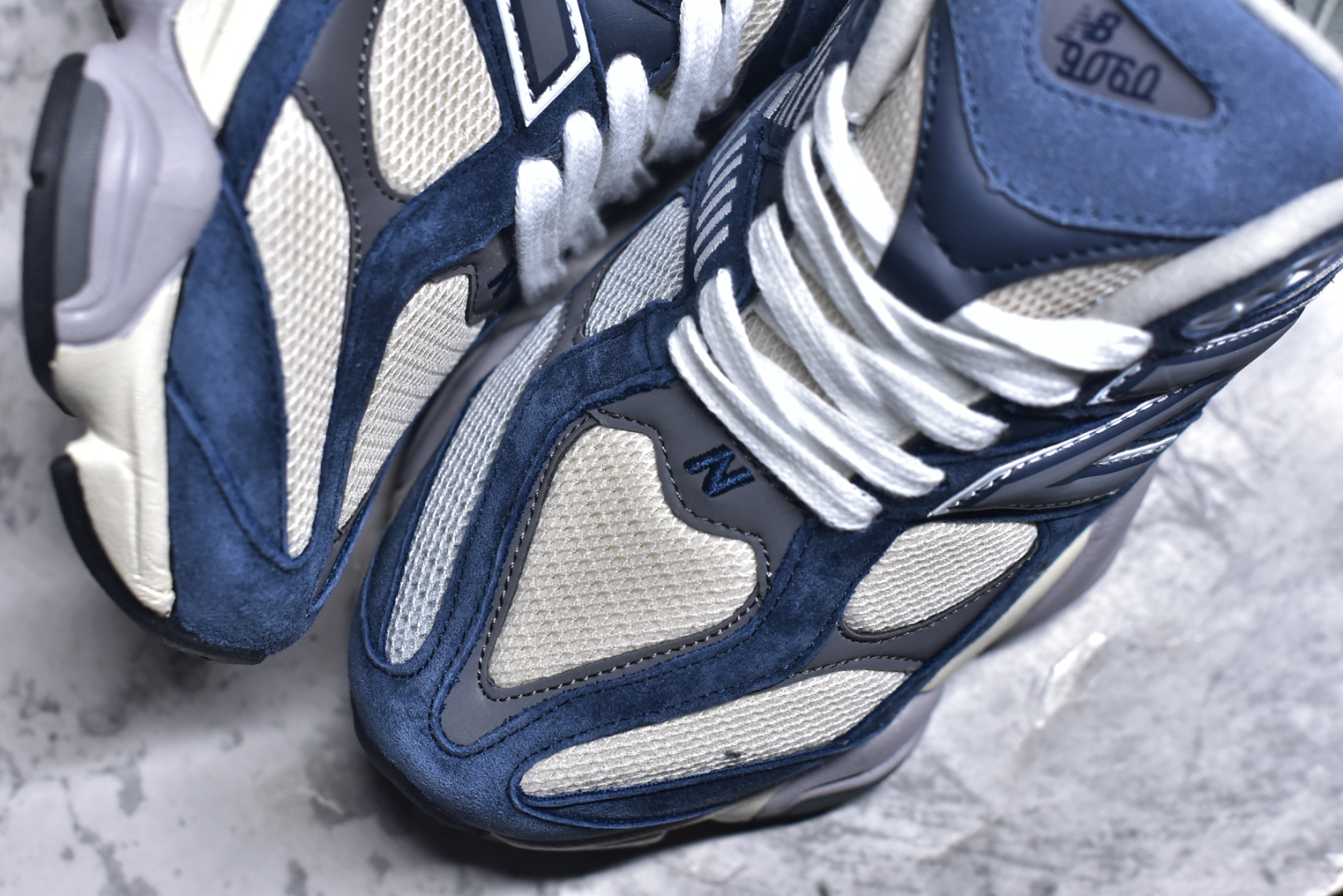 图片[8]-#NB 新百伦 New Balance NB9060小象蹄男女款9060舒适百搭老爹鞋。全新 9060 款式将经典风格与现代设计融合到日常多功能性中。 9060 重新诠释了源自经典 99X 型号的熟悉元素，其灵感来自于 Y2K 时代的未来主义和美学。 鞋面在990 的基础中进行了扩展和使用，以提供可见的运动感，中底采用 ABZORB 和 SBS 熟悉的缓震平台以提供舒适感。 类型：男女鞋 尺码：36-45含半码-选品中心