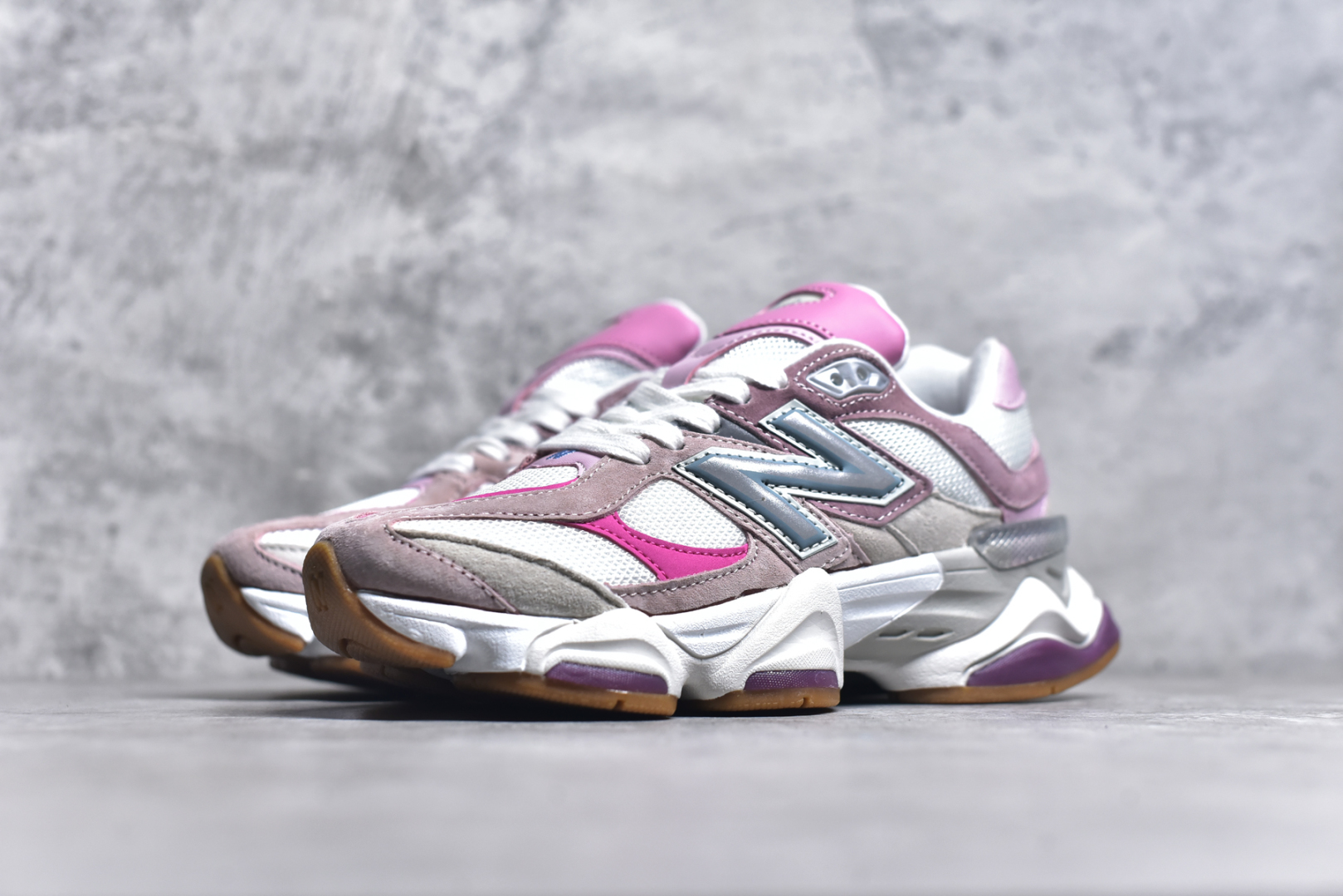 图片[2]-#NB 新百伦 New Balance NB9060小象蹄男女款9060舒适百搭老爹鞋。全新 9060 款式将经典风格与现代设计融合到日常多功能性中。 9060 重新诠释了源自经典 99X 型号的熟悉元素，其灵感来自于 Y2K 时代的未来主义和美学。 鞋面在990 的基础中进行了扩展和使用，以提供可见的运动感，中底采用 ABZORB 和 SBS 熟悉的缓震平台以提供舒适感。 类型：男女鞋 尺码：36-45含半码-选品中心
