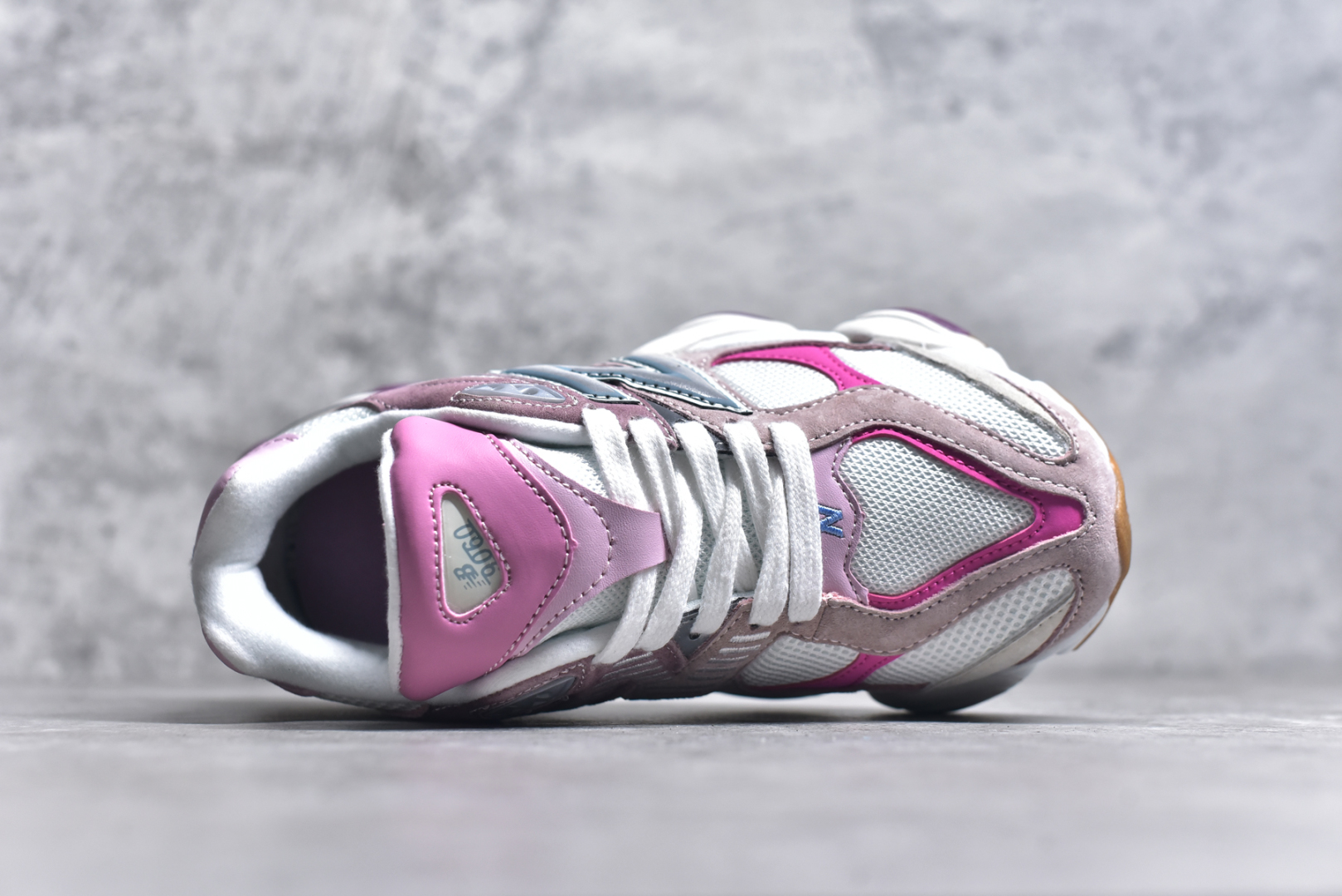 图片[4]-#NB 新百伦 New Balance NB9060小象蹄男女款9060舒适百搭老爹鞋。全新 9060 款式将经典风格与现代设计融合到日常多功能性中。 9060 重新诠释了源自经典 99X 型号的熟悉元素，其灵感来自于 Y2K 时代的未来主义和美学。 鞋面在990 的基础中进行了扩展和使用，以提供可见的运动感，中底采用 ABZORB 和 SBS 熟悉的缓震平台以提供舒适感。 类型：男女鞋 尺码：36-45含半码-选品中心