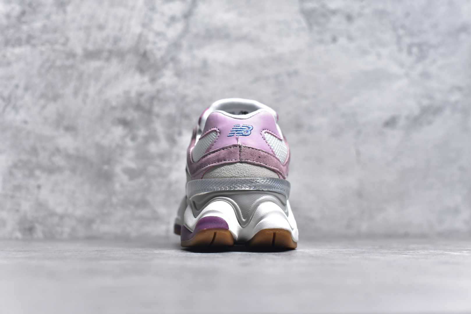 图片[5]-#NB 新百伦 New Balance NB9060小象蹄男女款9060舒适百搭老爹鞋。全新 9060 款式将经典风格与现代设计融合到日常多功能性中。 9060 重新诠释了源自经典 99X 型号的熟悉元素，其灵感来自于 Y2K 时代的未来主义和美学。 鞋面在990 的基础中进行了扩展和使用，以提供可见的运动感，中底采用 ABZORB 和 SBS 熟悉的缓震平台以提供舒适感。 类型：男女鞋 尺码：36-45含半码-选品中心