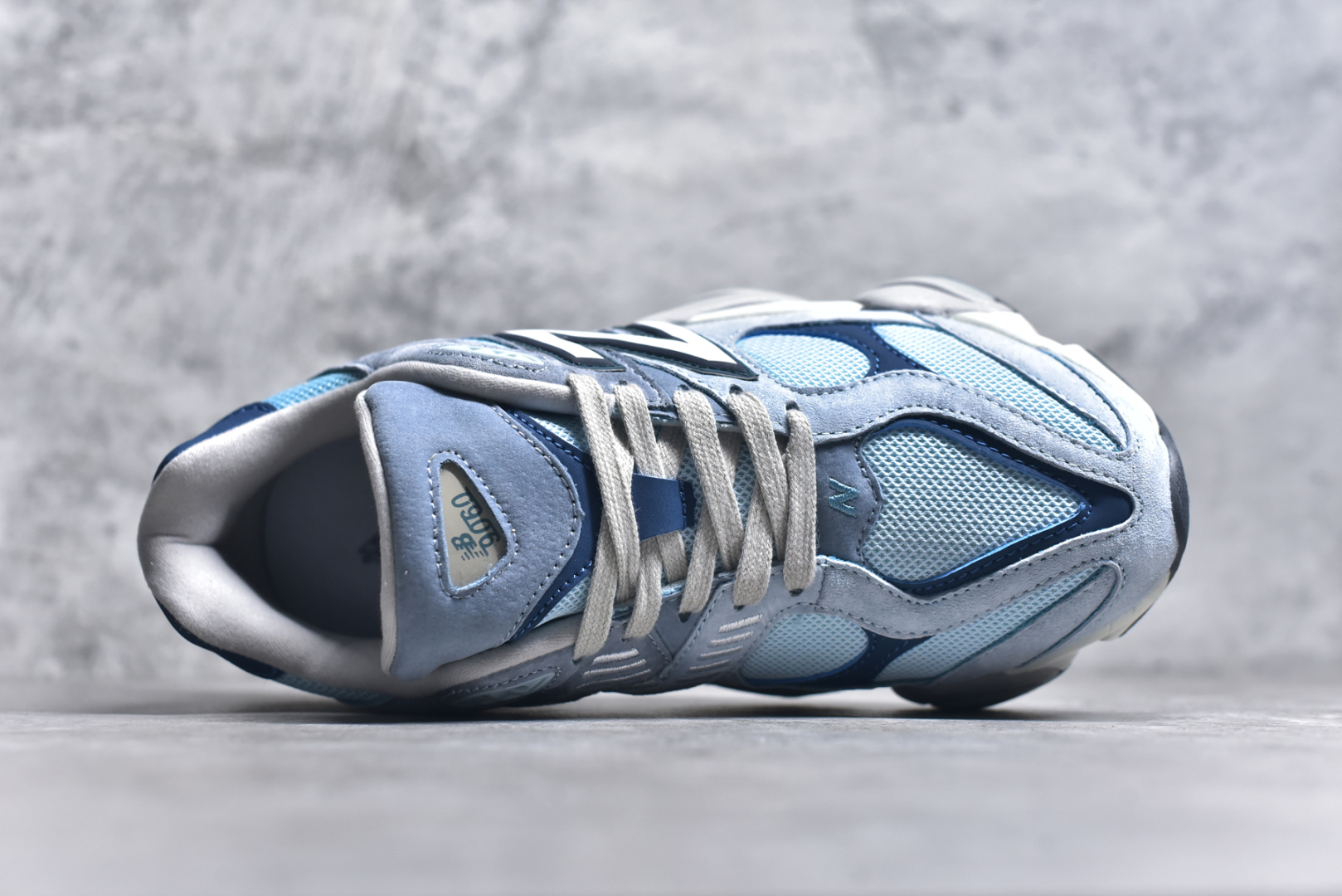 图片[4]-#NB 新百伦 New Balance NB9060小象蹄男女款9060舒适百搭老爹鞋。全新 9060 款式将经典风格与现代设计融合到日常多功能性中。 9060 重新诠释了源自经典 99X 型号的熟悉元素，其灵感来自于 Y2K 时代的未来主义和美学。 鞋面在990 的基础中进行了扩展和使用，以提供可见的运动感，中底采用 ABZORB 和 SBS 熟悉的缓震平台以提供舒适感。 类型：男女鞋 尺码：36-45含半码-选品中心
