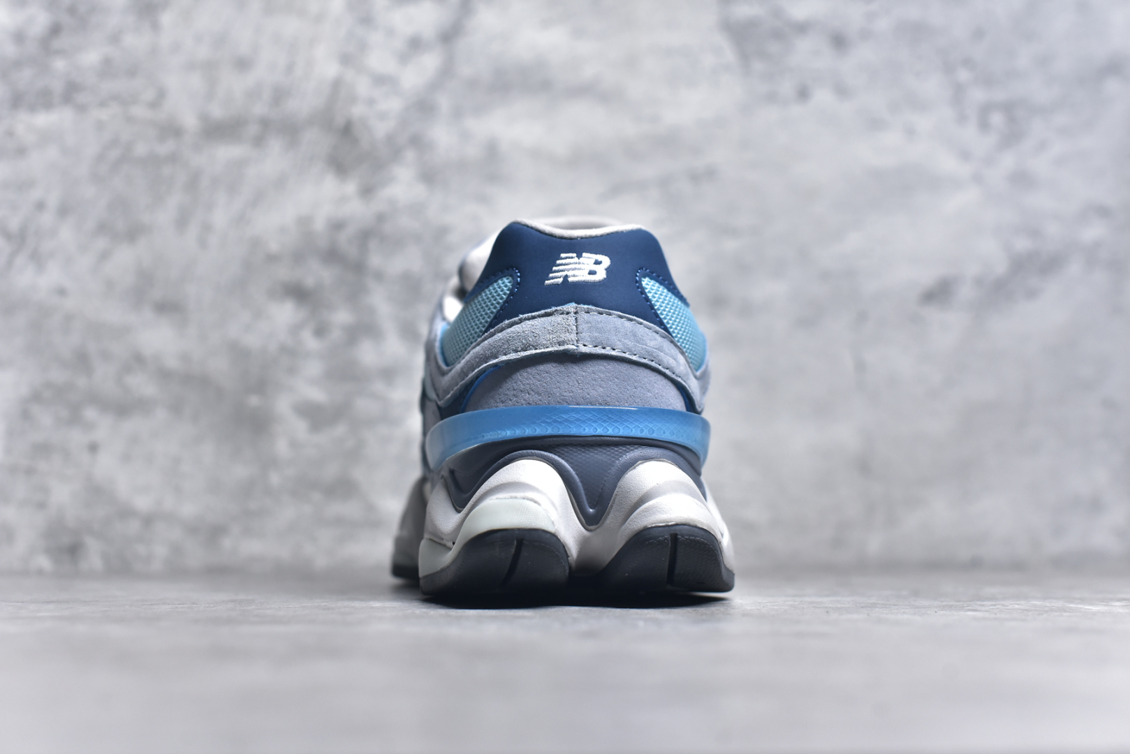 图片[5]-#NB 新百伦 New Balance NB9060小象蹄男女款9060舒适百搭老爹鞋。全新 9060 款式将经典风格与现代设计融合到日常多功能性中。 9060 重新诠释了源自经典 99X 型号的熟悉元素，其灵感来自于 Y2K 时代的未来主义和美学。 鞋面在990 的基础中进行了扩展和使用，以提供可见的运动感，中底采用 ABZORB 和 SBS 熟悉的缓震平台以提供舒适感。 类型：男女鞋 尺码：36-45含半码-选品中心