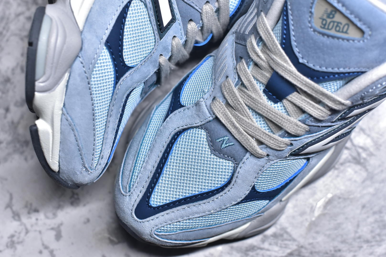 图片[8]-#NB 新百伦 New Balance NB9060小象蹄男女款9060舒适百搭老爹鞋。全新 9060 款式将经典风格与现代设计融合到日常多功能性中。 9060 重新诠释了源自经典 99X 型号的熟悉元素，其灵感来自于 Y2K 时代的未来主义和美学。 鞋面在990 的基础中进行了扩展和使用，以提供可见的运动感，中底采用 ABZORB 和 SBS 熟悉的缓震平台以提供舒适感。 类型：男女鞋 尺码：36-45含半码-选品中心