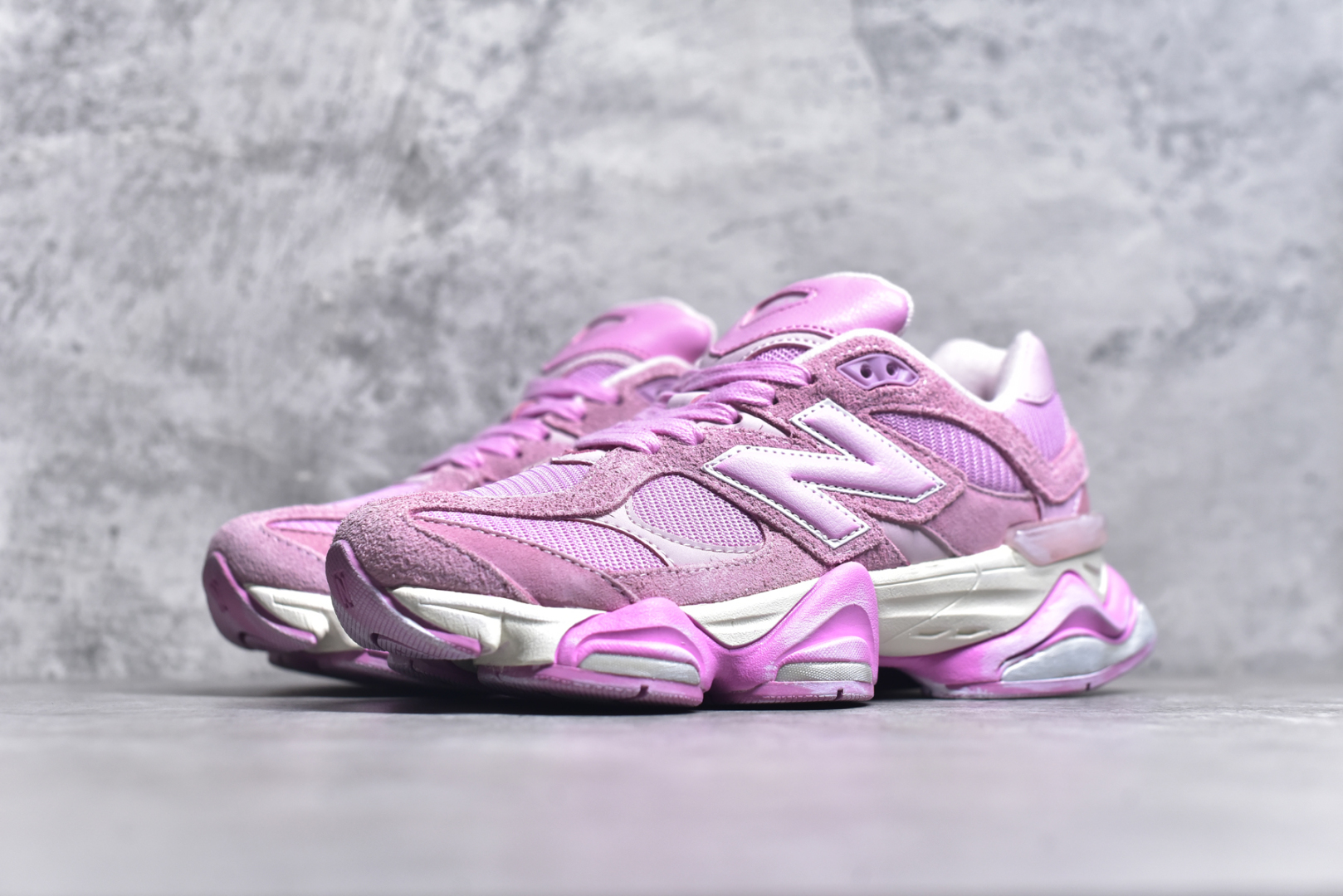 图片[2]-#NB 新百伦 New Balance NB9060小象蹄男女款9060舒适百搭老爹鞋。全新 9060 款式将经典风格与现代设计融合到日常多功能性中。 9060 重新诠释了源自经典 99X 型号的熟悉元素，其灵感来自于 Y2K 时代的未来主义和美学。 鞋面在990 的基础中进行了扩展和使用，以提供可见的运动感，中底采用 ABZORB 和 SBS 熟悉的缓震平台以提供舒适感。 类型：男女鞋 尺码：36-45含半码-选品中心