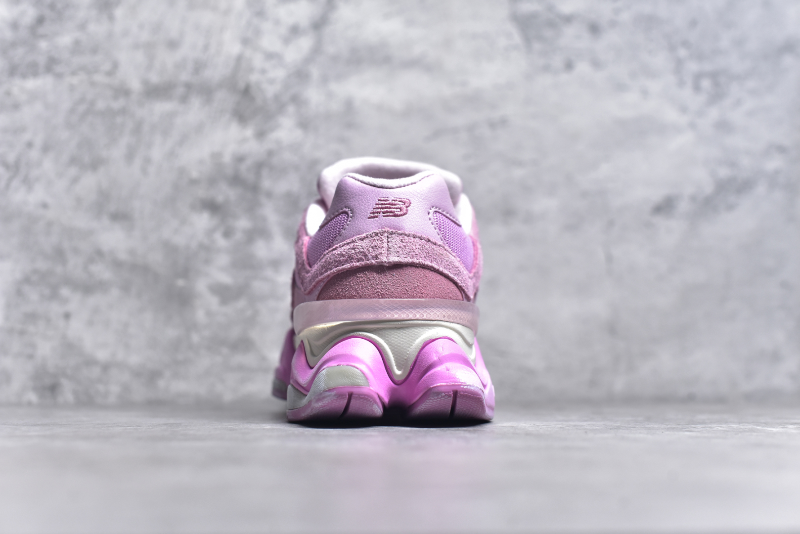 图片[5]-#NB 新百伦 New Balance NB9060小象蹄男女款9060舒适百搭老爹鞋。全新 9060 款式将经典风格与现代设计融合到日常多功能性中。 9060 重新诠释了源自经典 99X 型号的熟悉元素，其灵感来自于 Y2K 时代的未来主义和美学。 鞋面在990 的基础中进行了扩展和使用，以提供可见的运动感，中底采用 ABZORB 和 SBS 熟悉的缓震平台以提供舒适感。 类型：男女鞋 尺码：36-45含半码-选品中心