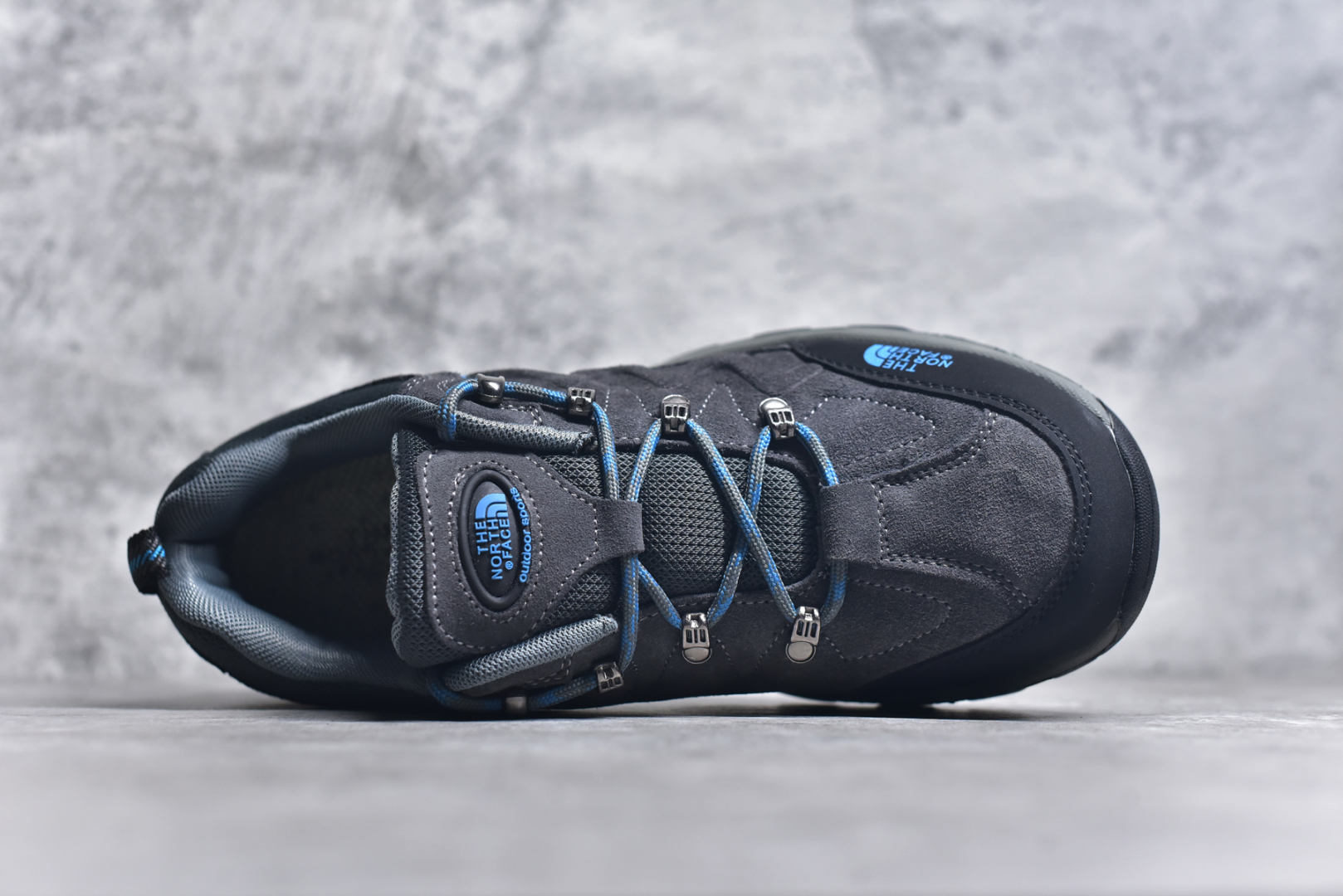 图片[4]-#The North Face 北面乐斯菲斯户外运动休闲登山鞋越野徒步鞋 广东大厂品质 面料采用进口磨砂牛皮 鞋底采用Vibram黄金大底 专门为鞋底设计的橡胶以出色的耐磨性 良好的防滑性或得不少户外运动爱好者的喜欢 专业户外登山品牌（北面）The North Face自1966年创立，由两位热爱登山徒步的年轻登山者于美西旧金山开创，不断透过研发与创新，并且将最先进的技术结合在服装与鞋款设计，生产多种外型帅气且专业能力非常强的户外运动装备而备受欢迎。尺码：39-45（运动鞋码）-选品中心