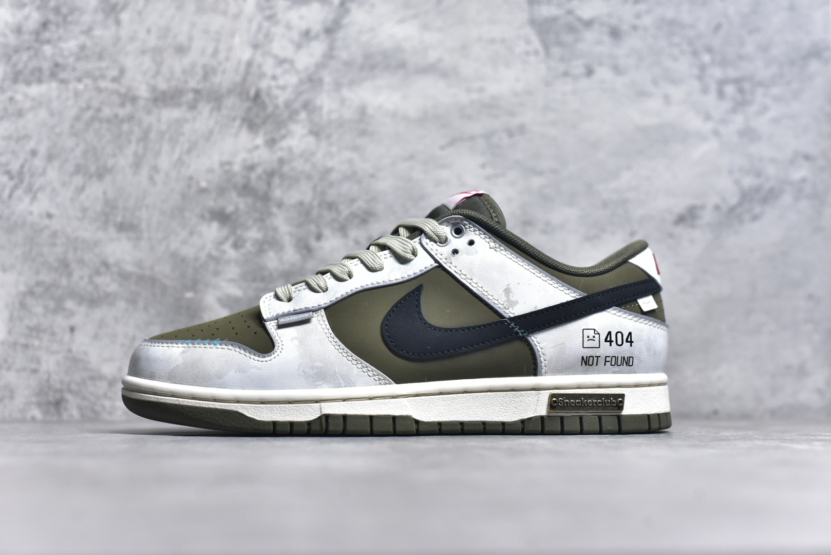 #Nk SB Dunk Low 故障码 周年高端定制 低帮休闲板鞋 GW1220-010  #定制鞋盒 大厂纯原品质出货 超高清洁度 皮料切割干净无任何毛边 细节完美   尺码：36 36.5 37.5 38 38.5 39 40 40.5 41 42 42.5 43 44 44.5 45-选品中心