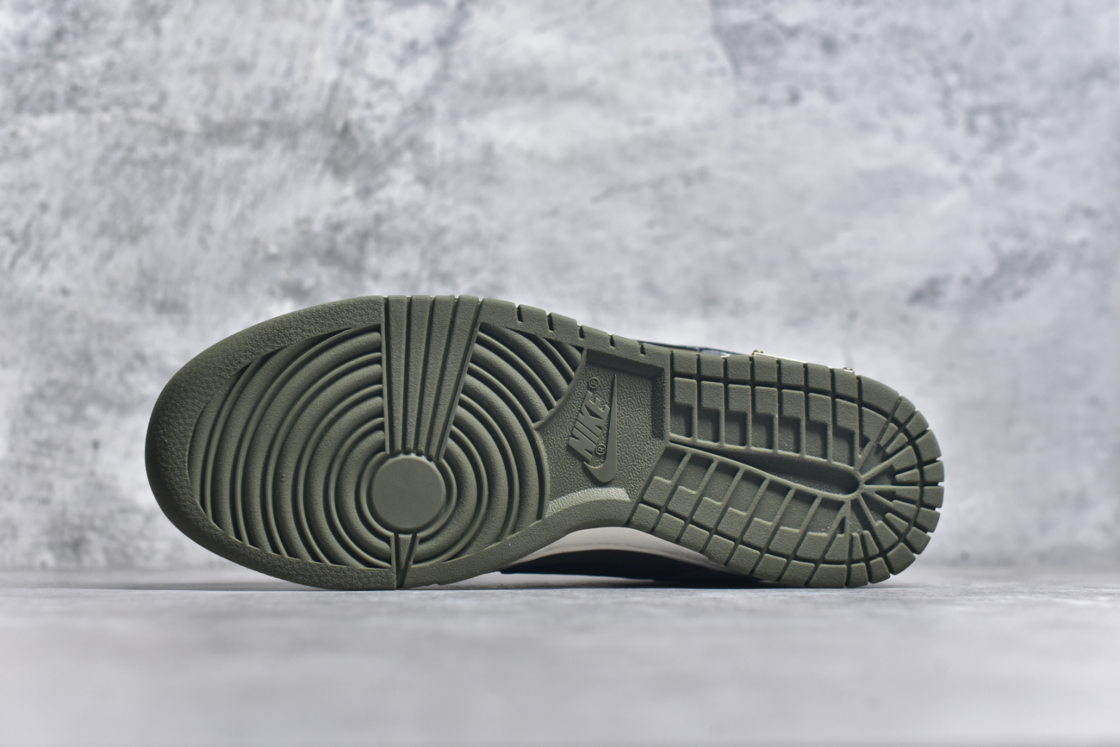 图片[6]-#Nk SB Dunk Low 故障码 周年高端定制 低帮休闲板鞋 GW1220-010  #定制鞋盒 大厂纯原品质出货 超高清洁度 皮料切割干净无任何毛边 细节完美   尺码：36 36.5 37.5 38 38.5 39 40 40.5 41 42 42.5 43 44 44.5 45-选品中心