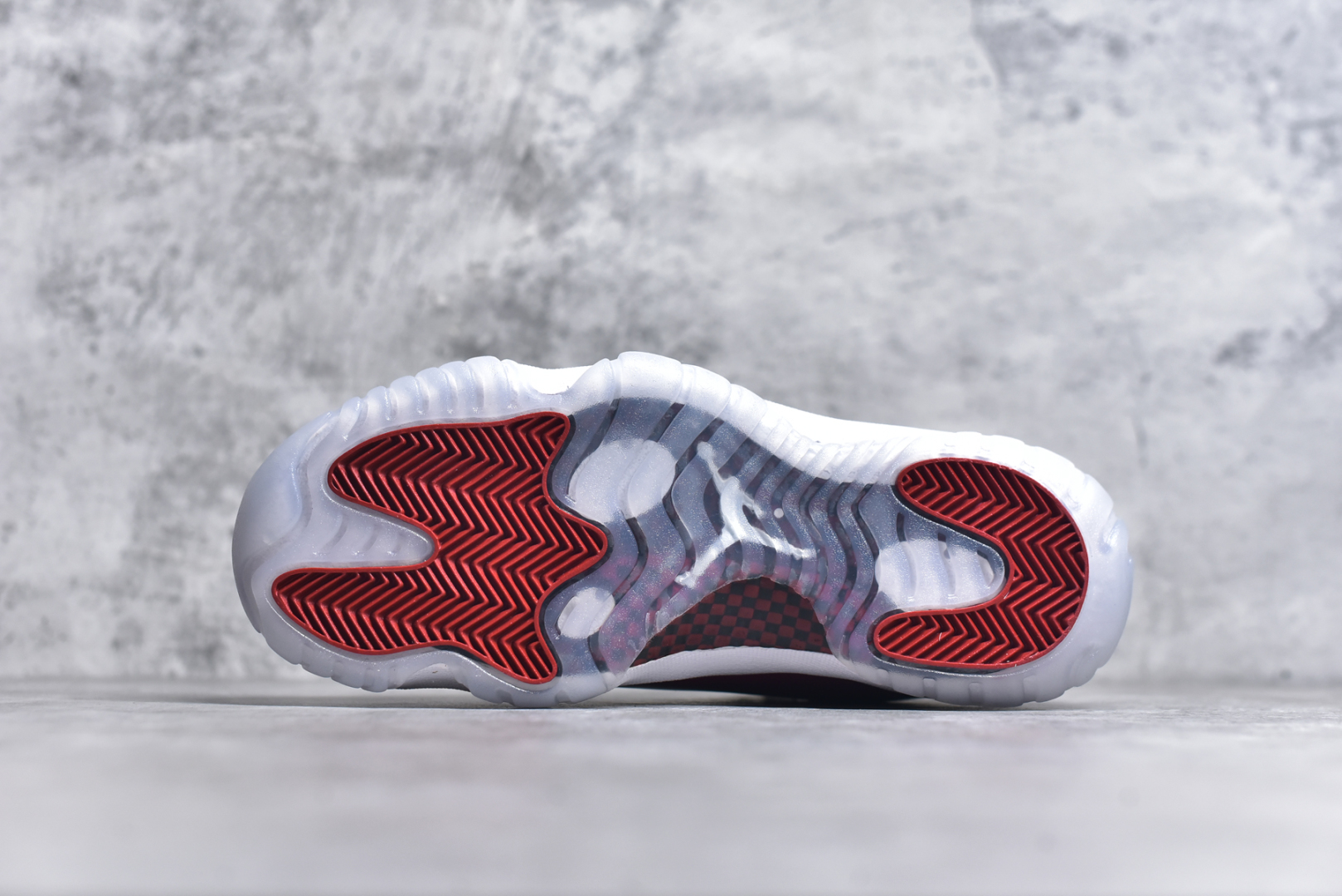 图片[6]-#Air Jordan 11 Retro 💯外贸平台独立订单 大厂出品 原楦原档案数据开模打造 原厂中底拉帮钢印 原厂漆皮 防冻不开裂 头层皮料 原装鞋撑 水晶大底正确色度色泽 原楦原数据刺绣 原厂车缝走线及对位 毫厘不差 飞人logo采用原数据电脑刺绣 原装正品碳纤维真实碳板 增强抗扭 原内标 原盒标 正确官方原盒 原厂防氧化水晶外底 原厂配套厂全掌solo气垫 尺码：36-47.5-选品中心