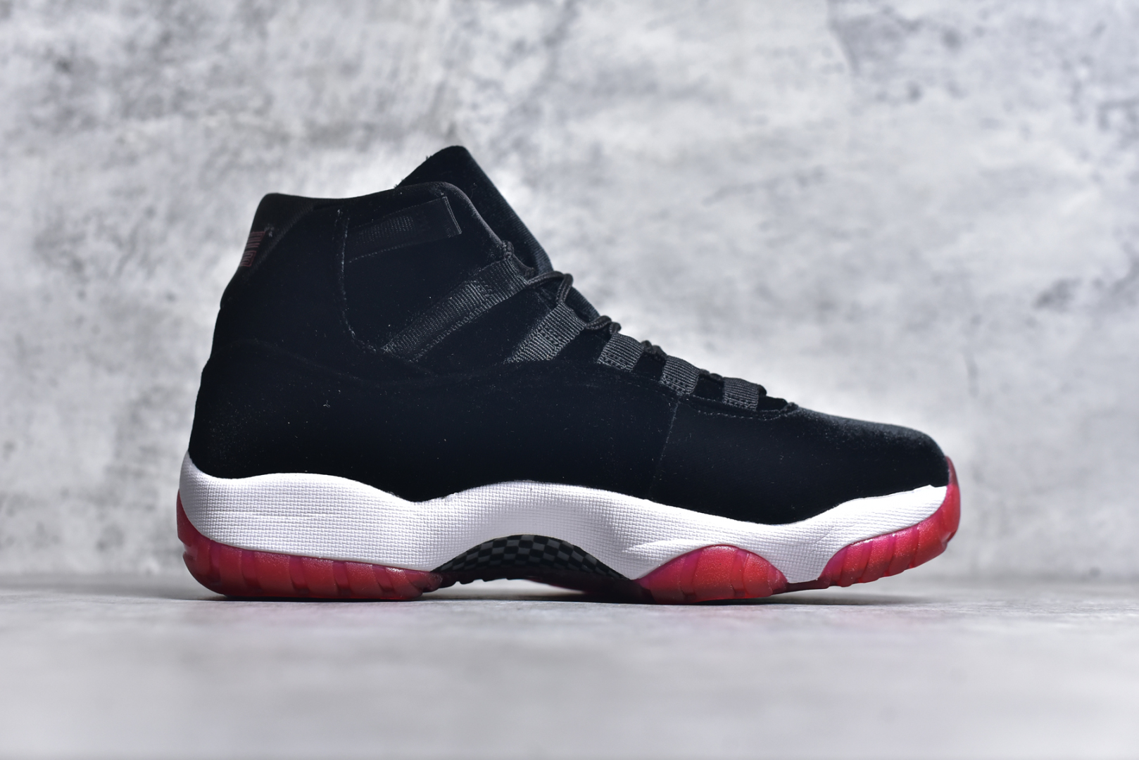图片[3]-#Air Jordan 11 Retro 💯外贸平台独立订单 大厂出品 原楦原档案数据开模打造 原厂中底拉帮钢印 原厂漆皮 防冻不开裂 头层皮料 原装鞋撑 水晶大底正确色度色泽 原楦原数据刺绣 原厂车缝走线及对位 毫厘不差 飞人logo采用原数据电脑刺绣 原装正品碳纤维真实碳板 增强抗扭 原内标 原盒标 正确官方原盒 原厂防氧化水晶外底 原厂配套厂全掌solo气垫 尺码：36-47.5-选品中心