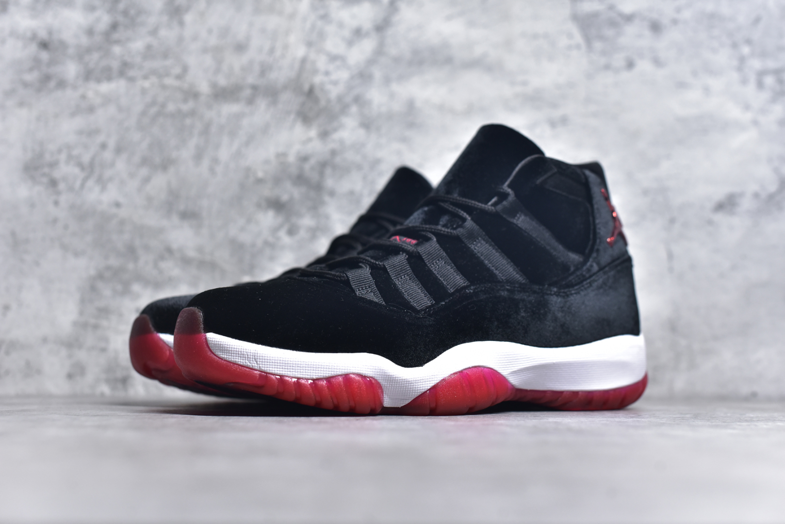 图片[2]-#Air Jordan 11 Retro 💯外贸平台独立订单 大厂出品 原楦原档案数据开模打造 原厂中底拉帮钢印 原厂漆皮 防冻不开裂 头层皮料 原装鞋撑 水晶大底正确色度色泽 原楦原数据刺绣 原厂车缝走线及对位 毫厘不差 飞人logo采用原数据电脑刺绣 原装正品碳纤维真实碳板 增强抗扭 原内标 原盒标 正确官方原盒 原厂防氧化水晶外底 原厂配套厂全掌solo气垫 尺码：36-47.5-选品中心