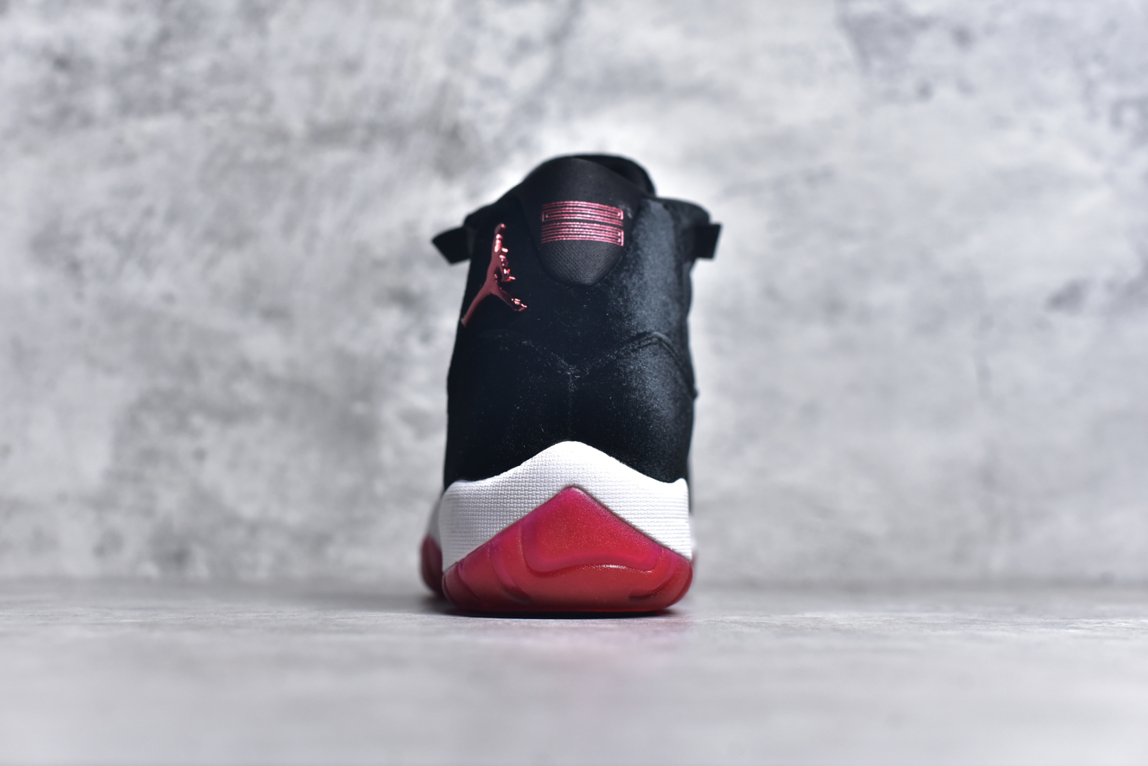 图片[5]-#Air Jordan 11 Retro 💯外贸平台独立订单 大厂出品 原楦原档案数据开模打造 原厂中底拉帮钢印 原厂漆皮 防冻不开裂 头层皮料 原装鞋撑 水晶大底正确色度色泽 原楦原数据刺绣 原厂车缝走线及对位 毫厘不差 飞人logo采用原数据电脑刺绣 原装正品碳纤维真实碳板 增强抗扭 原内标 原盒标 正确官方原盒 原厂防氧化水晶外底 原厂配套厂全掌solo气垫 尺码：36-47.5-选品中心
